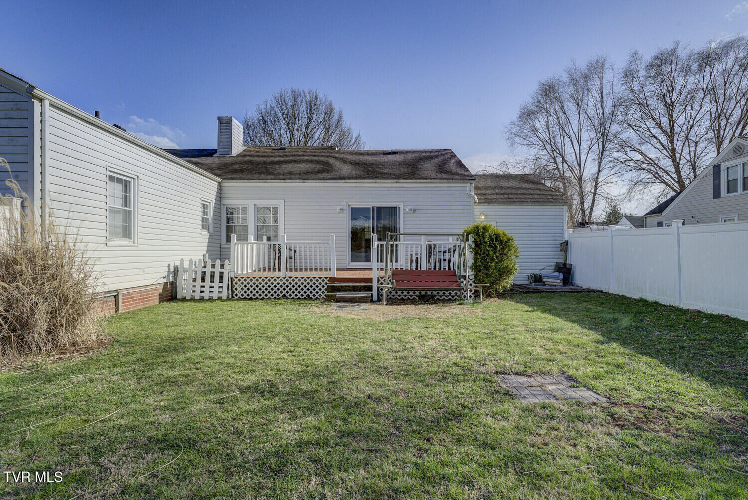 411 West D Street Property Photo 4