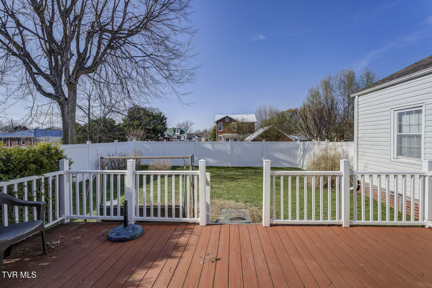 411 West D Street Property Photo 5