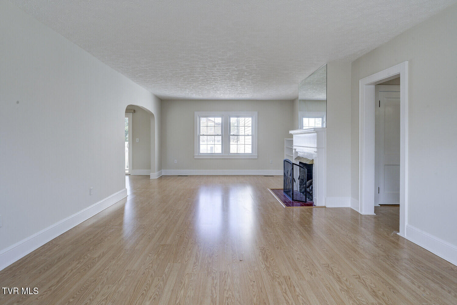 411 West D Street Property Photo 7