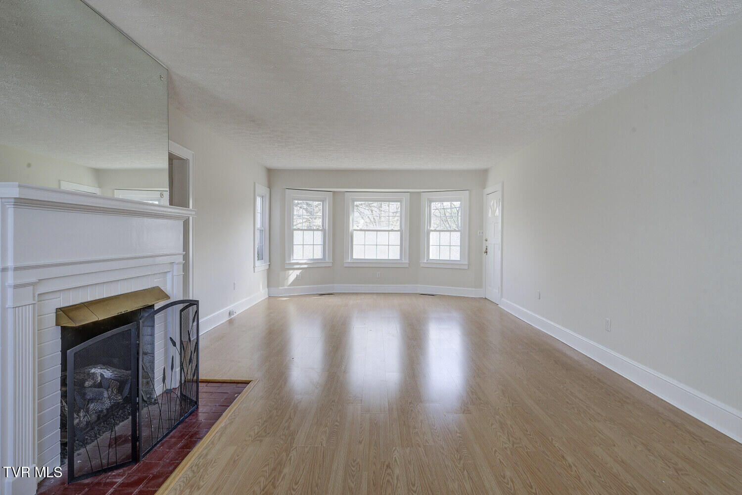 411 West D Street Property Photo 8