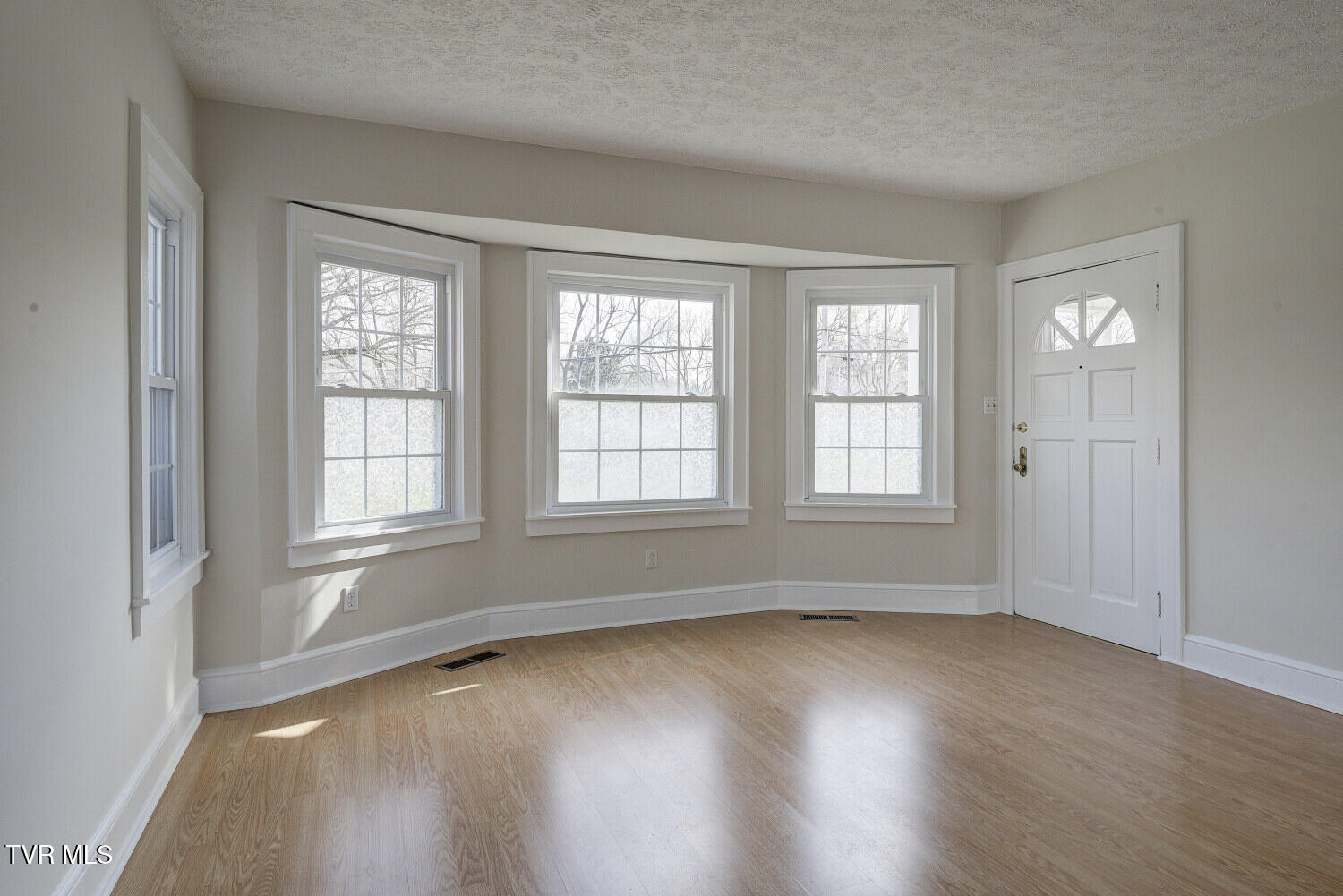 411 West D Street Property Photo 10
