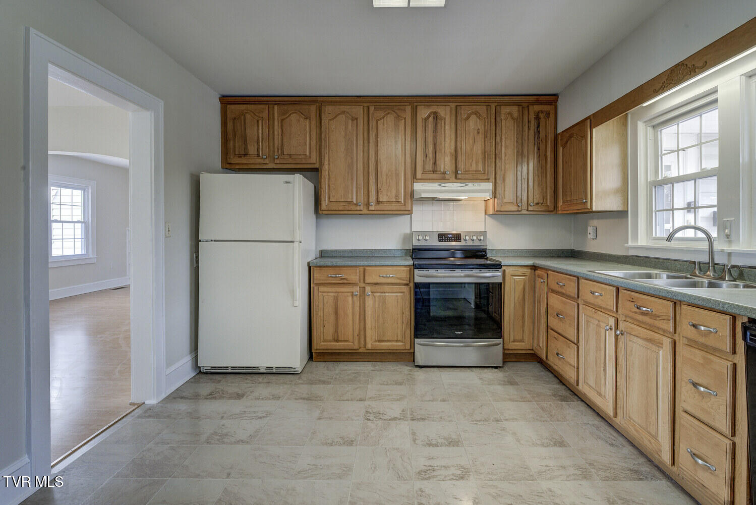 411 West D Street Property Photo 15
