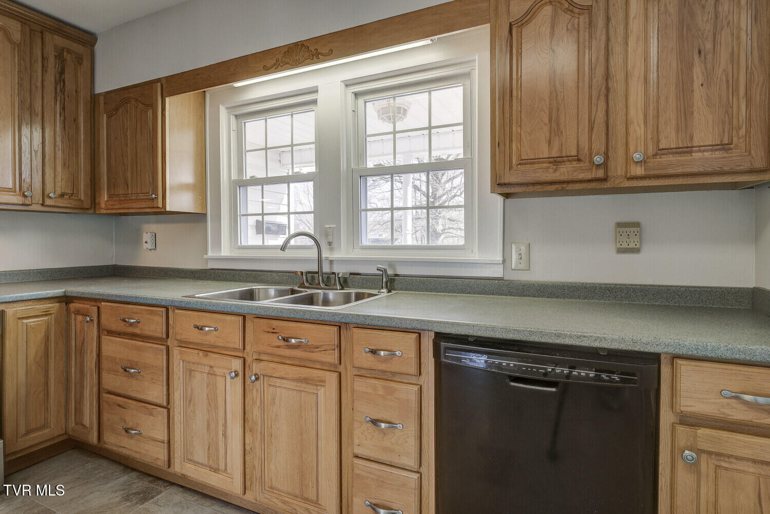 411 West D Street Property Photo 16