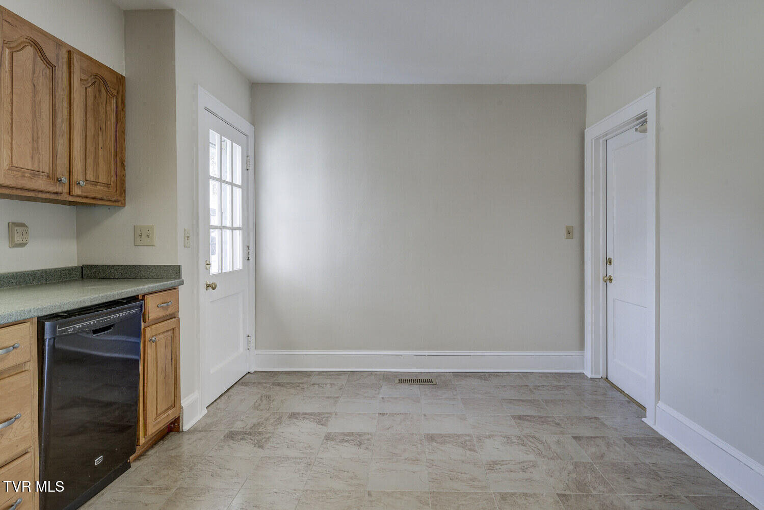 411 West D Street Property Photo 18