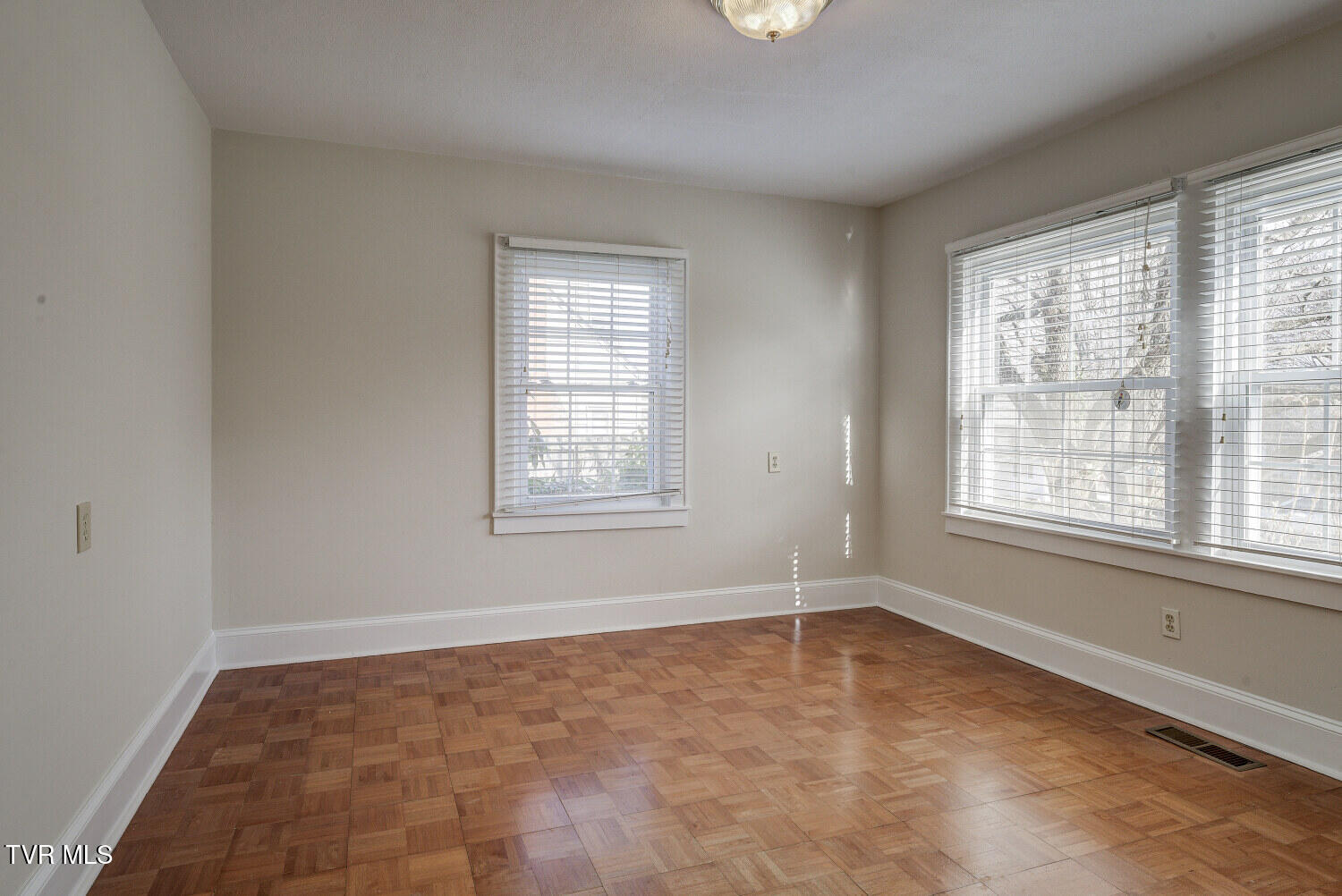 411 West D Street Property Photo 21
