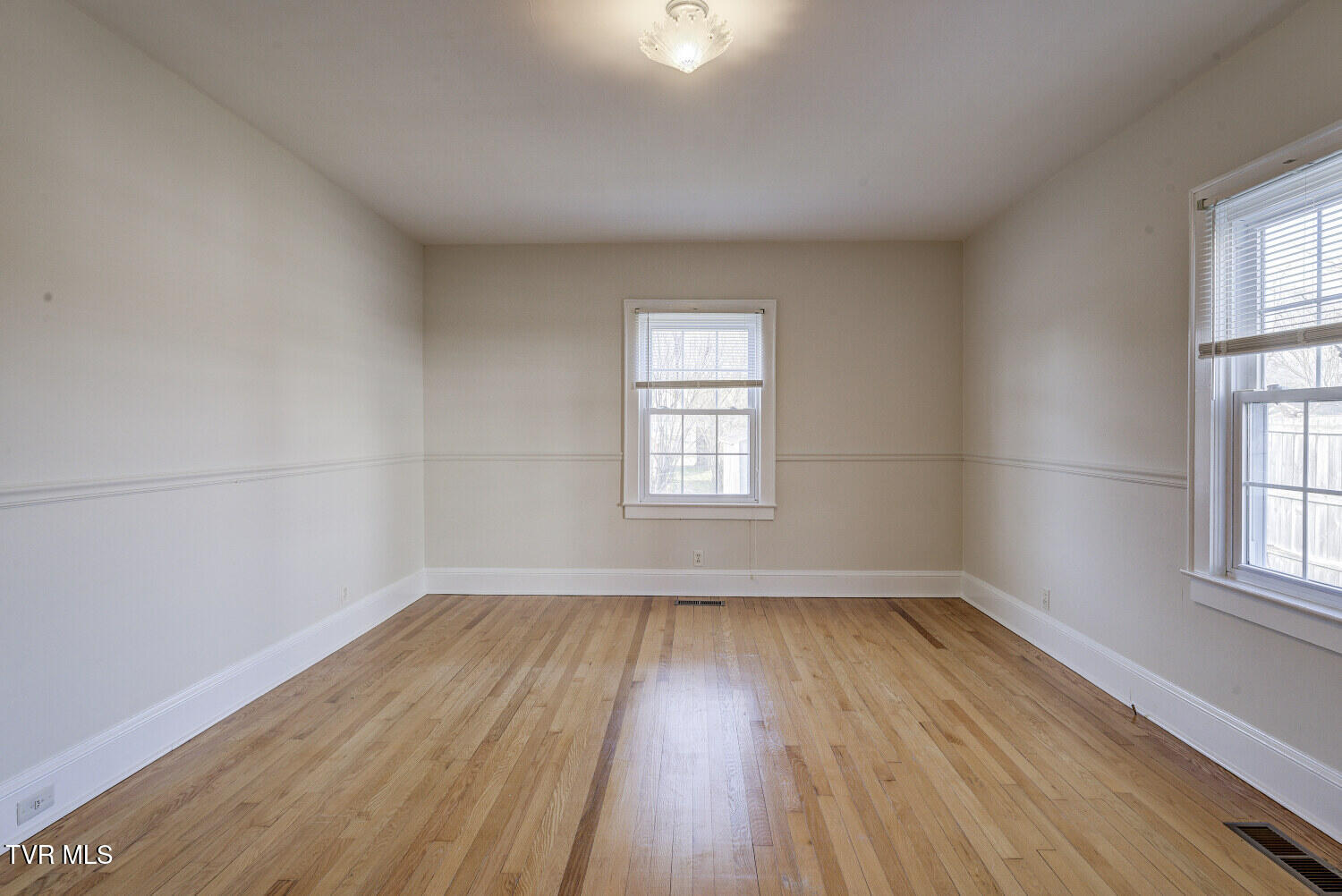 411 West D Street Property Photo 31