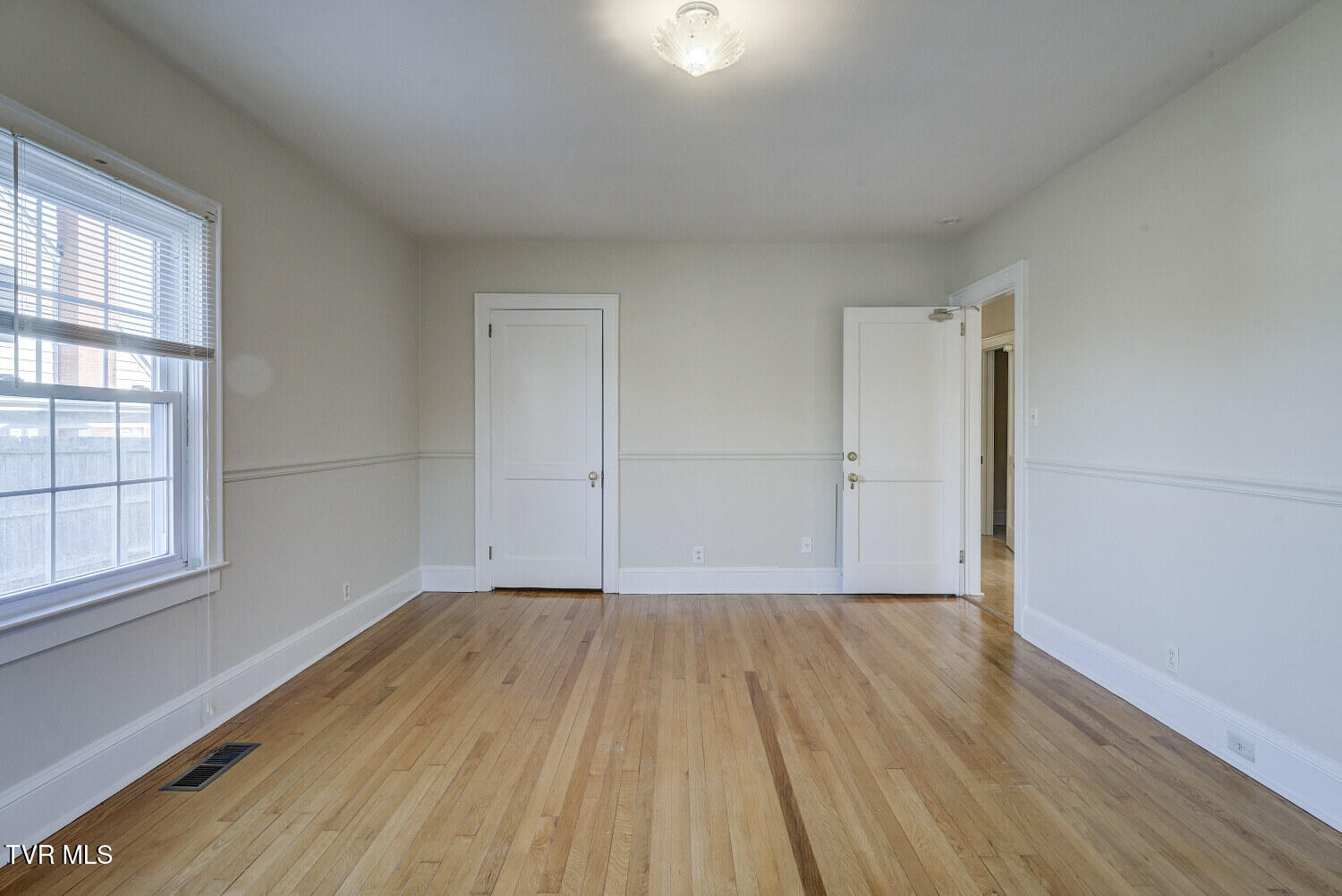 411 West D Street Property Photo 32