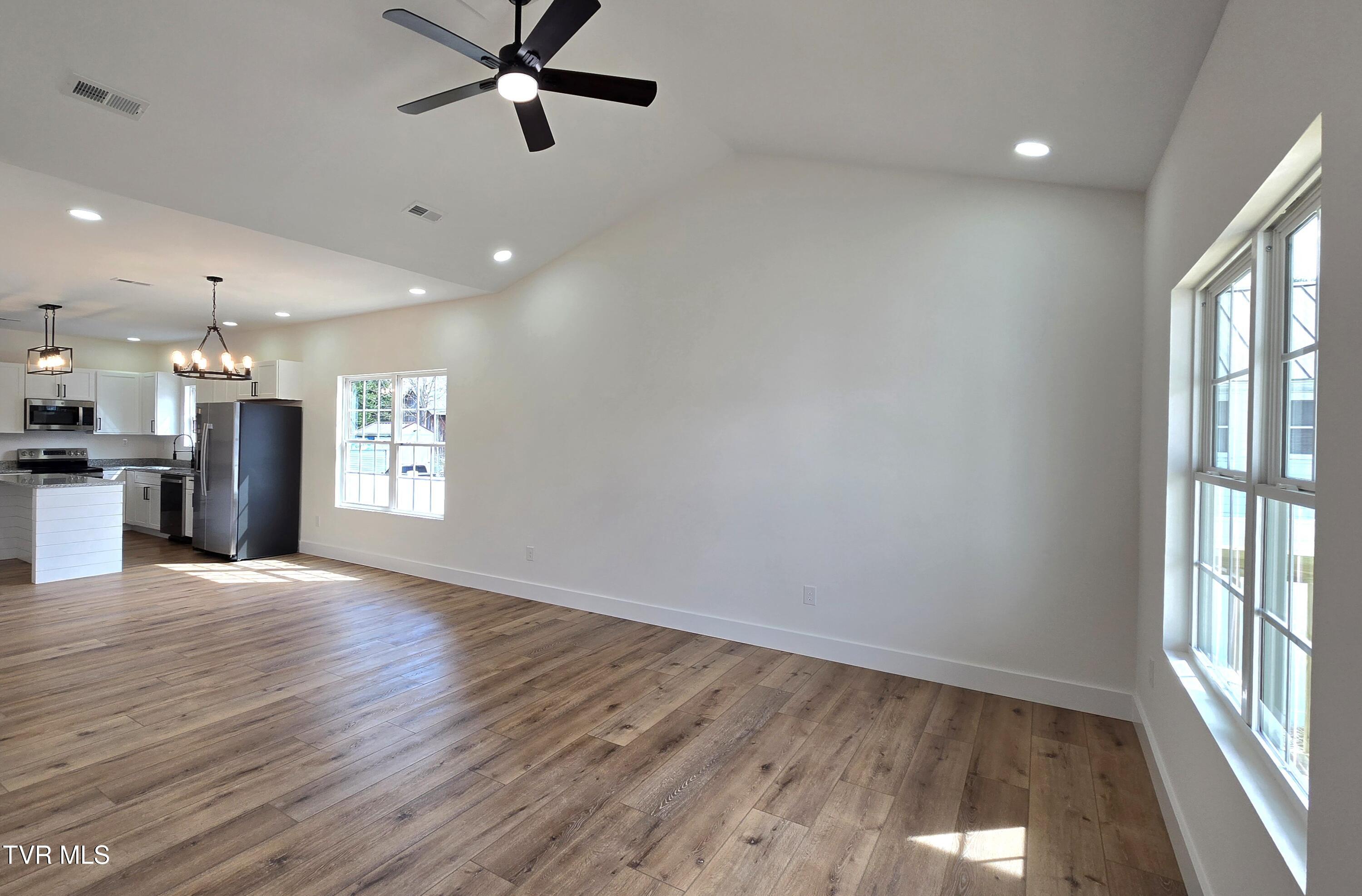 403 Walnut Street Property Photo 8