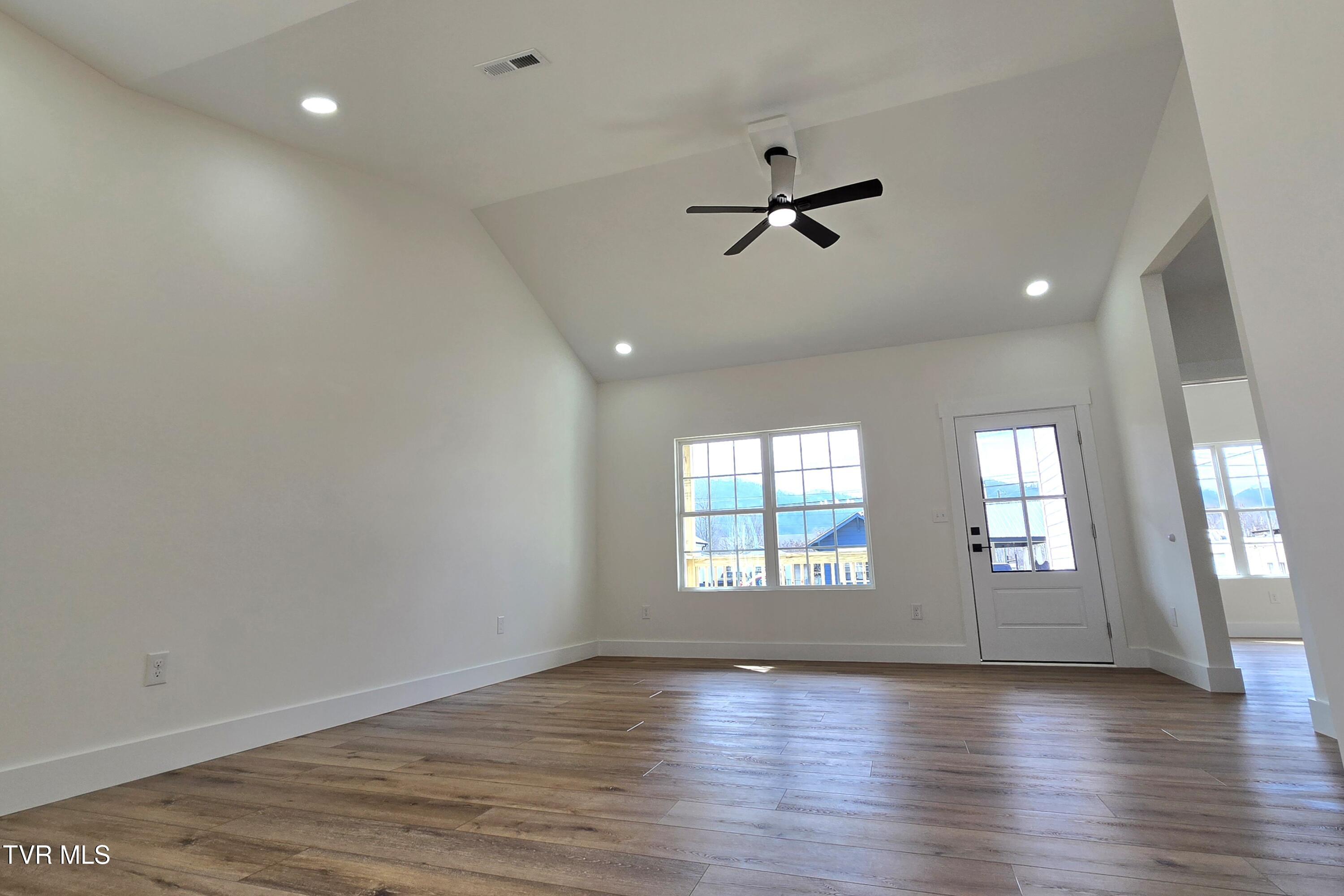 403 Walnut Street Property Photo 9