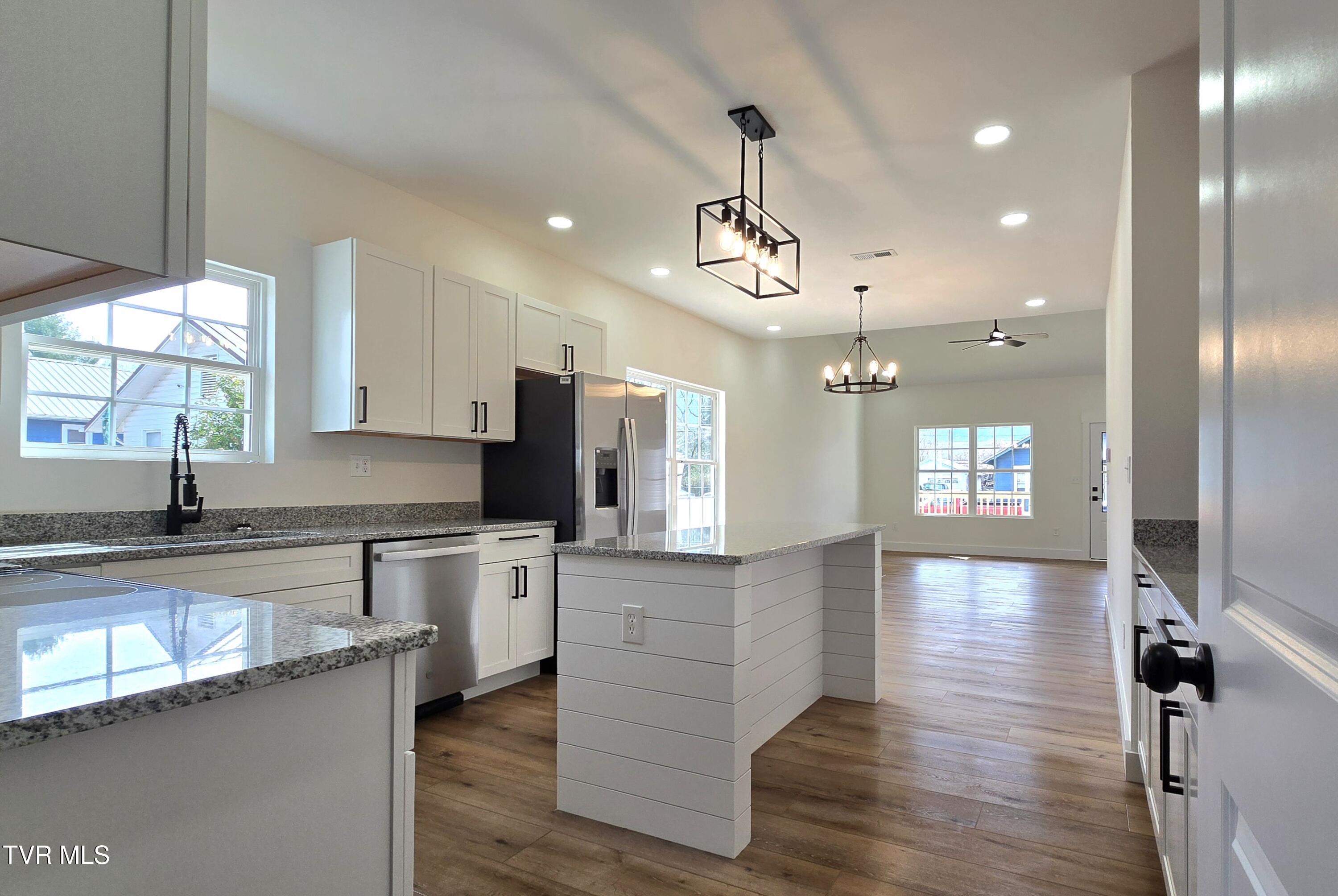 403 Walnut Street Property Photo 14