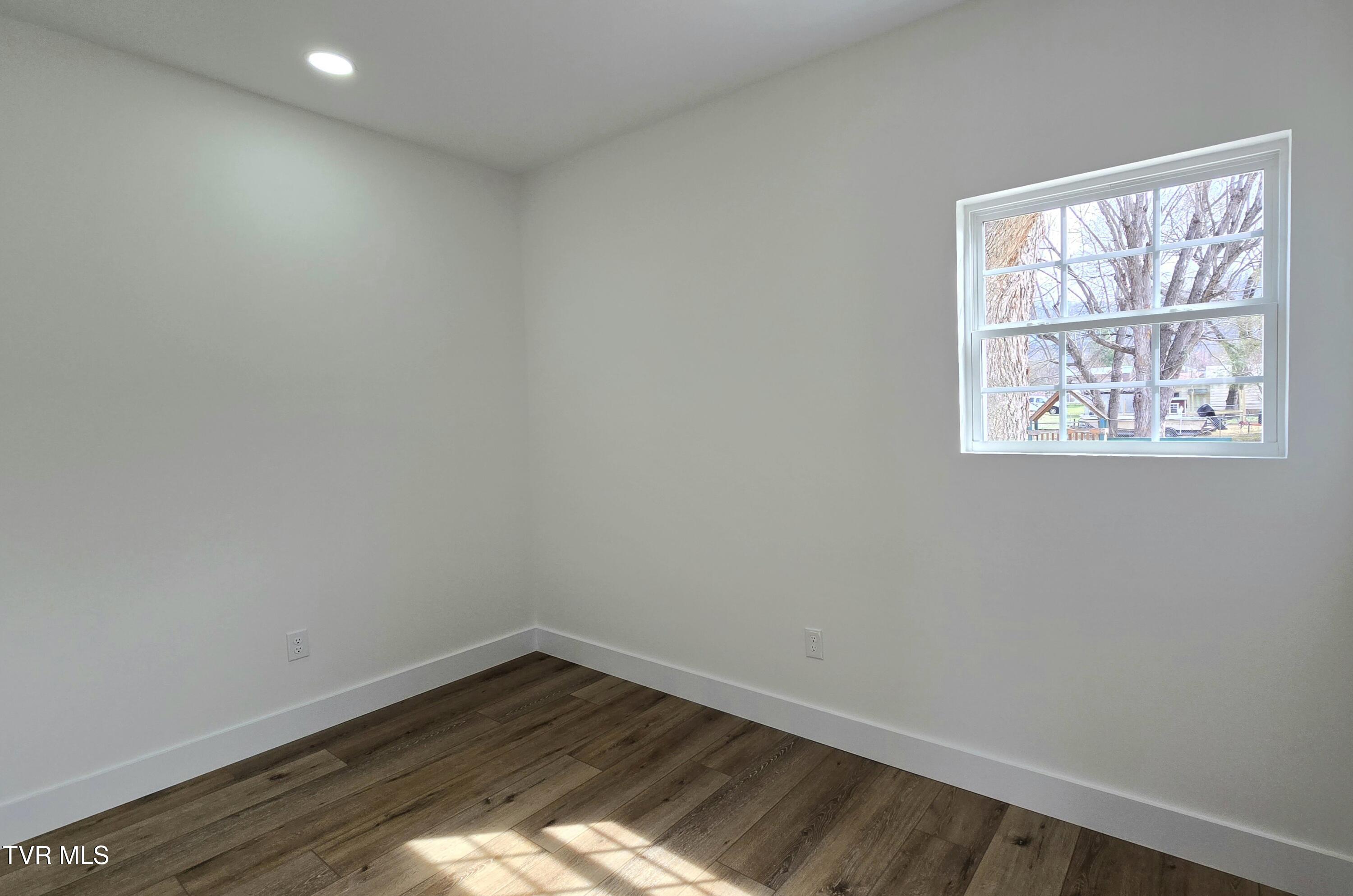 403 Walnut Street Property Photo 30