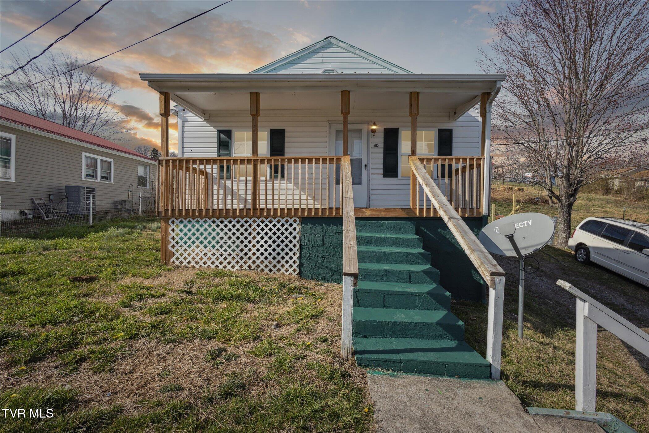 205 Crystal View Street Property Photo