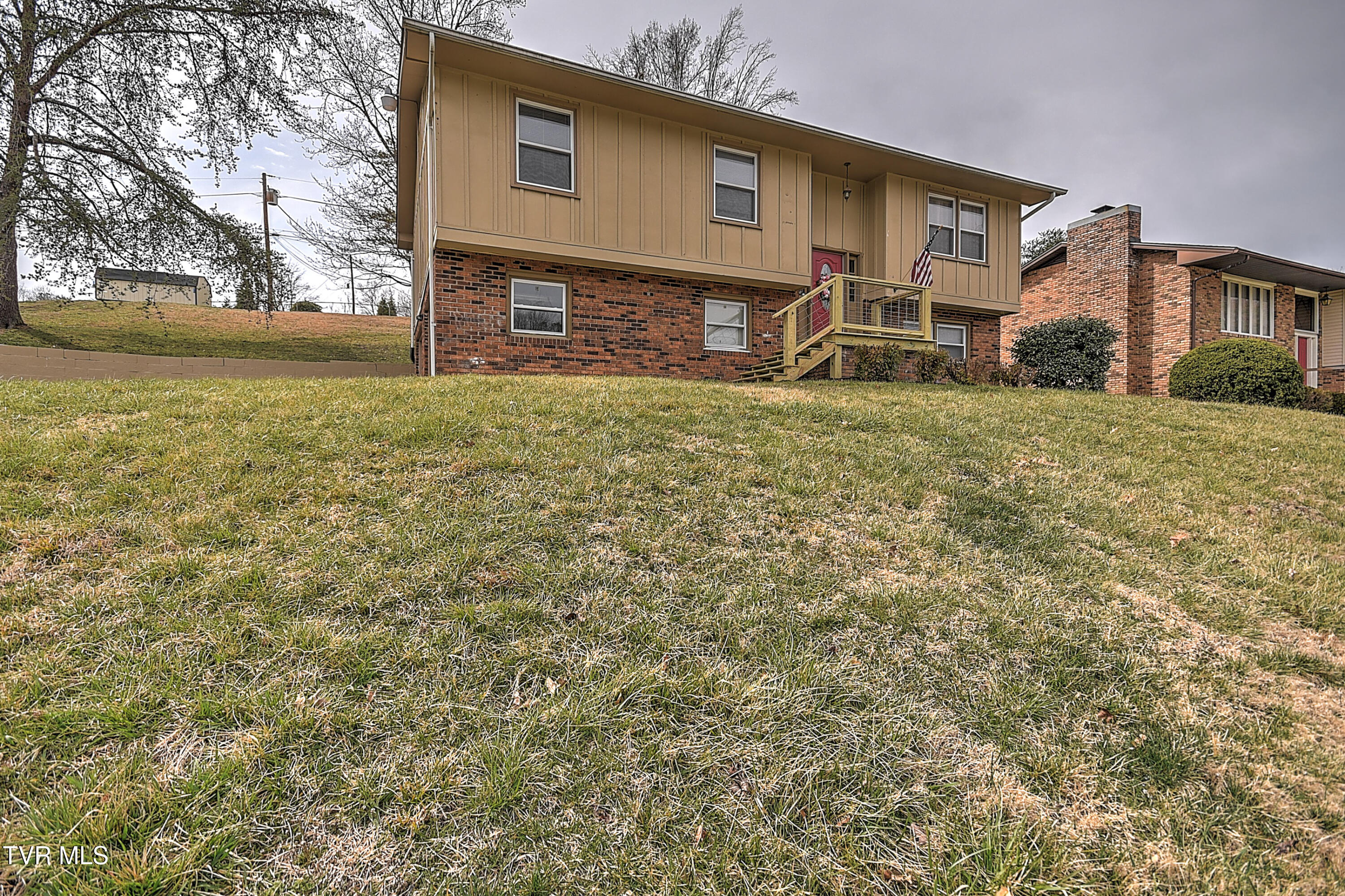 2109 Pinebrook Drive Property Photo 2