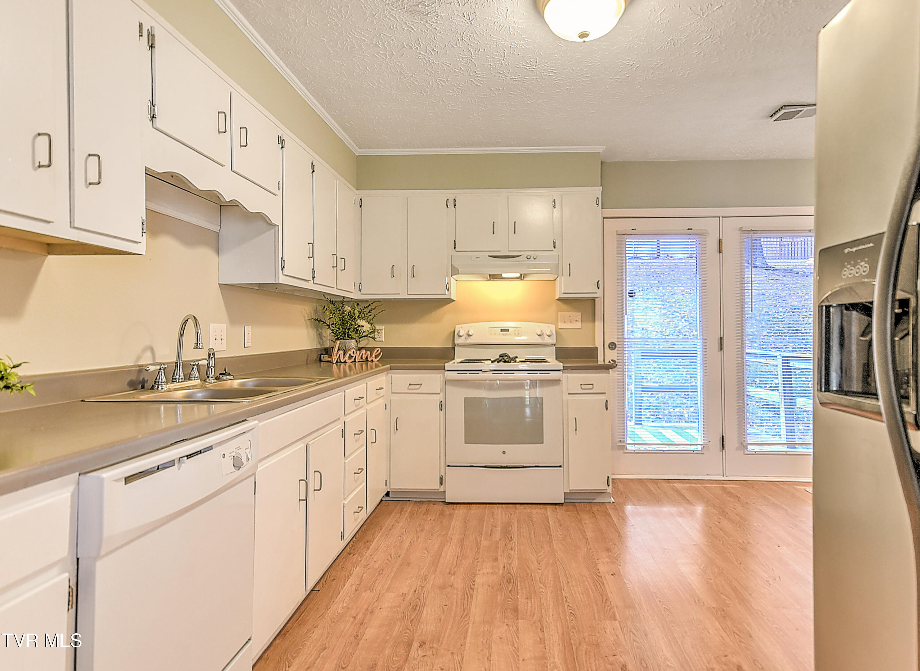2109 Pinebrook Drive Property Photo 6