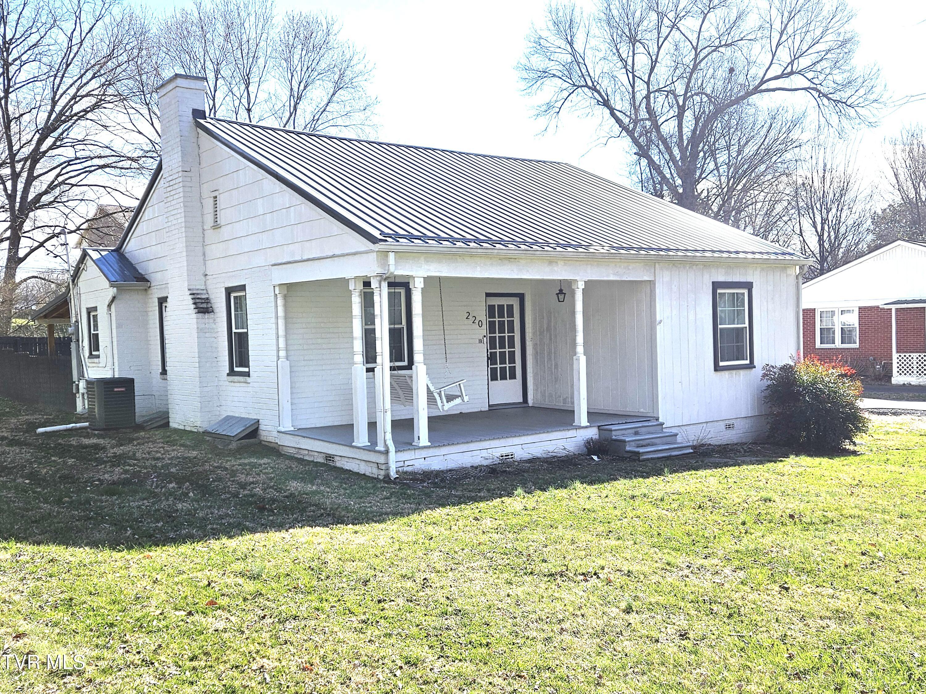 220 Circle Drive Property Photo 1