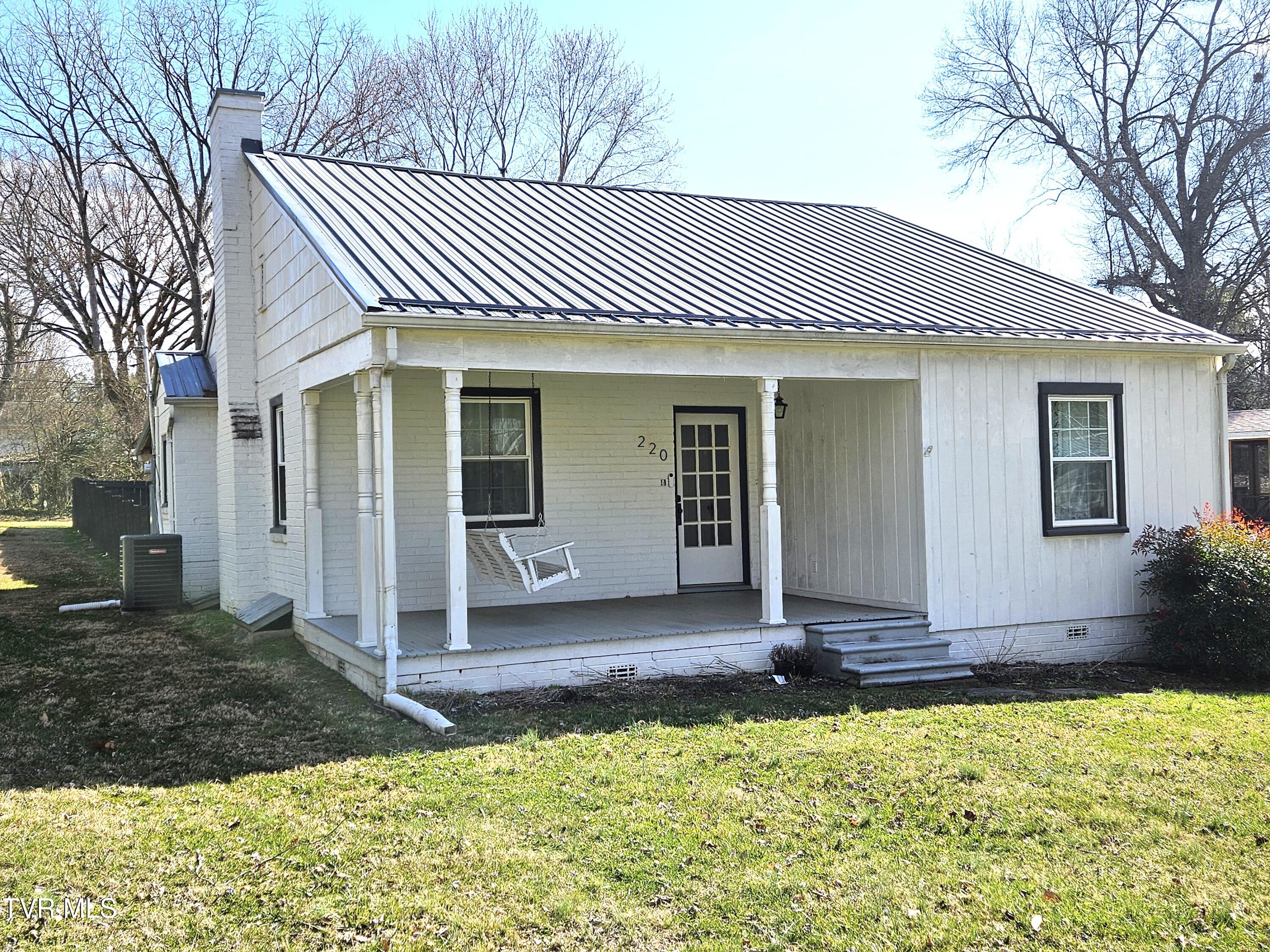 220 Circle Drive Property Photo 2