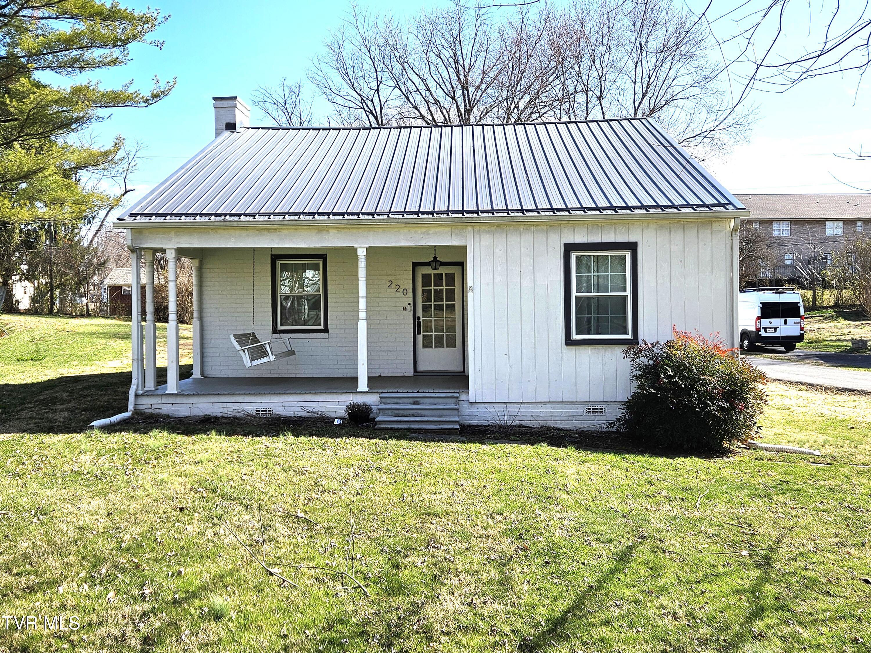 220 Circle Drive Property Photo 3