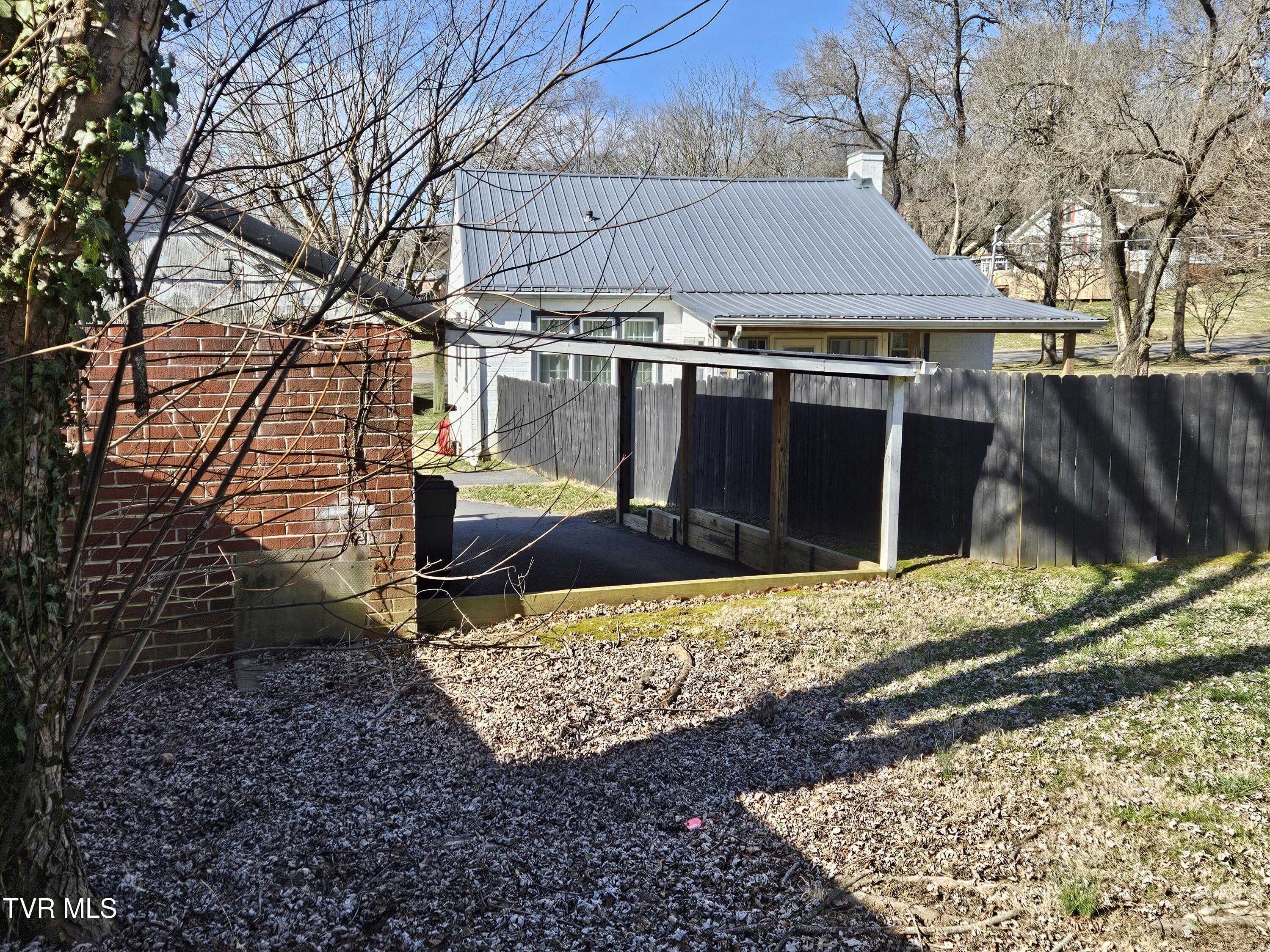 220 Circle Drive Property Photo 8