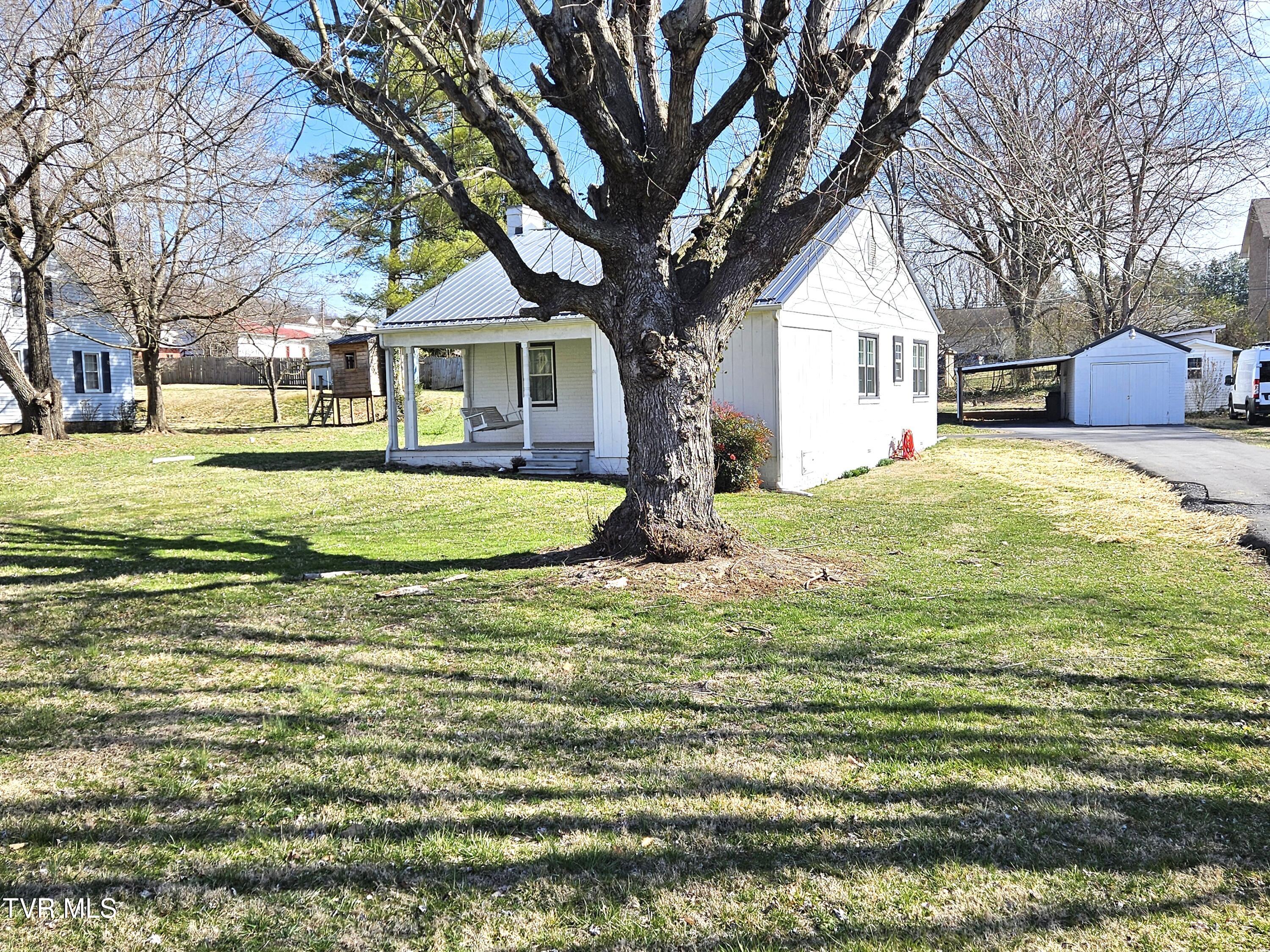 220 Circle Drive Property Photo 9