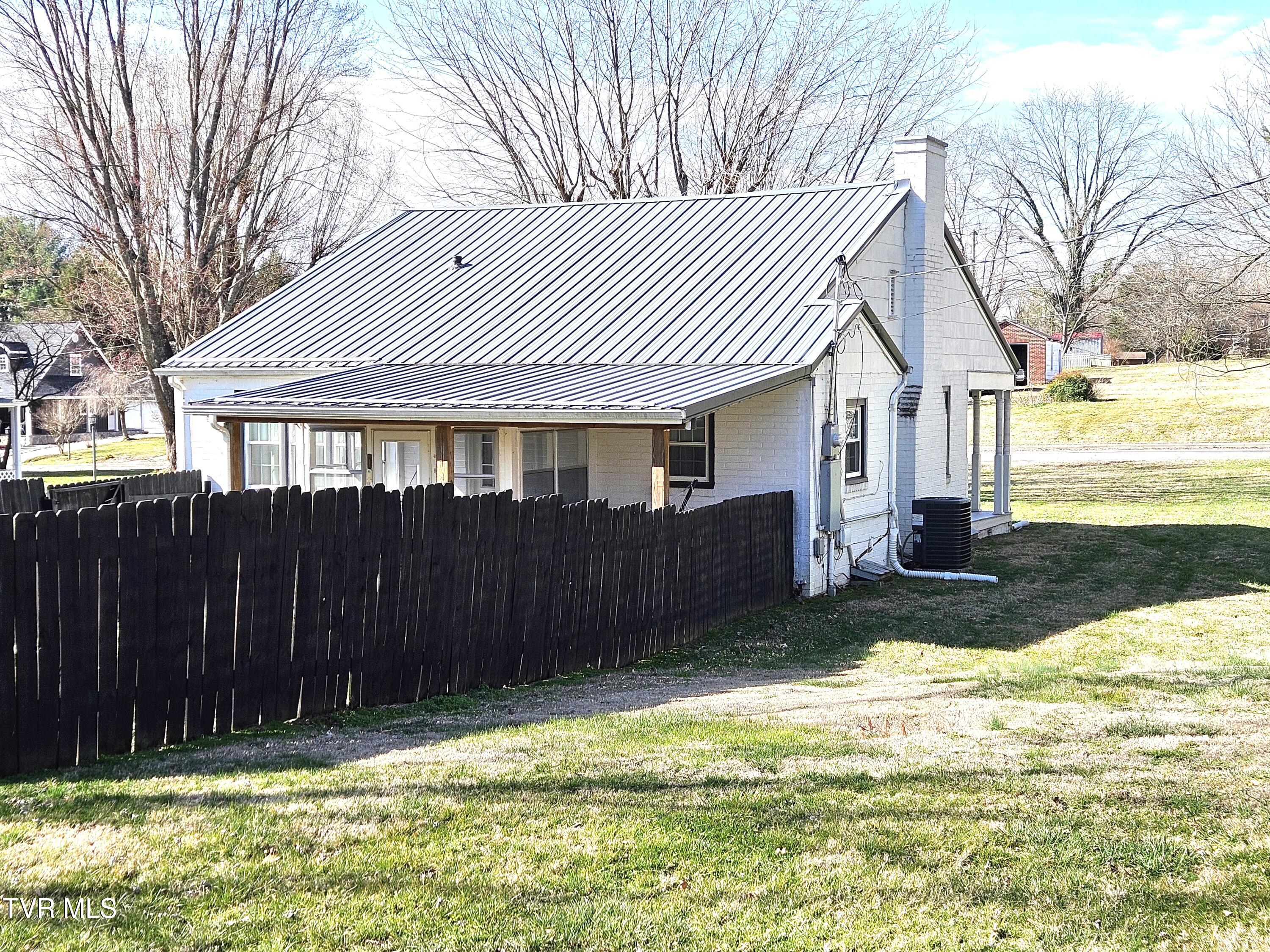 220 Circle Drive Property Photo 13