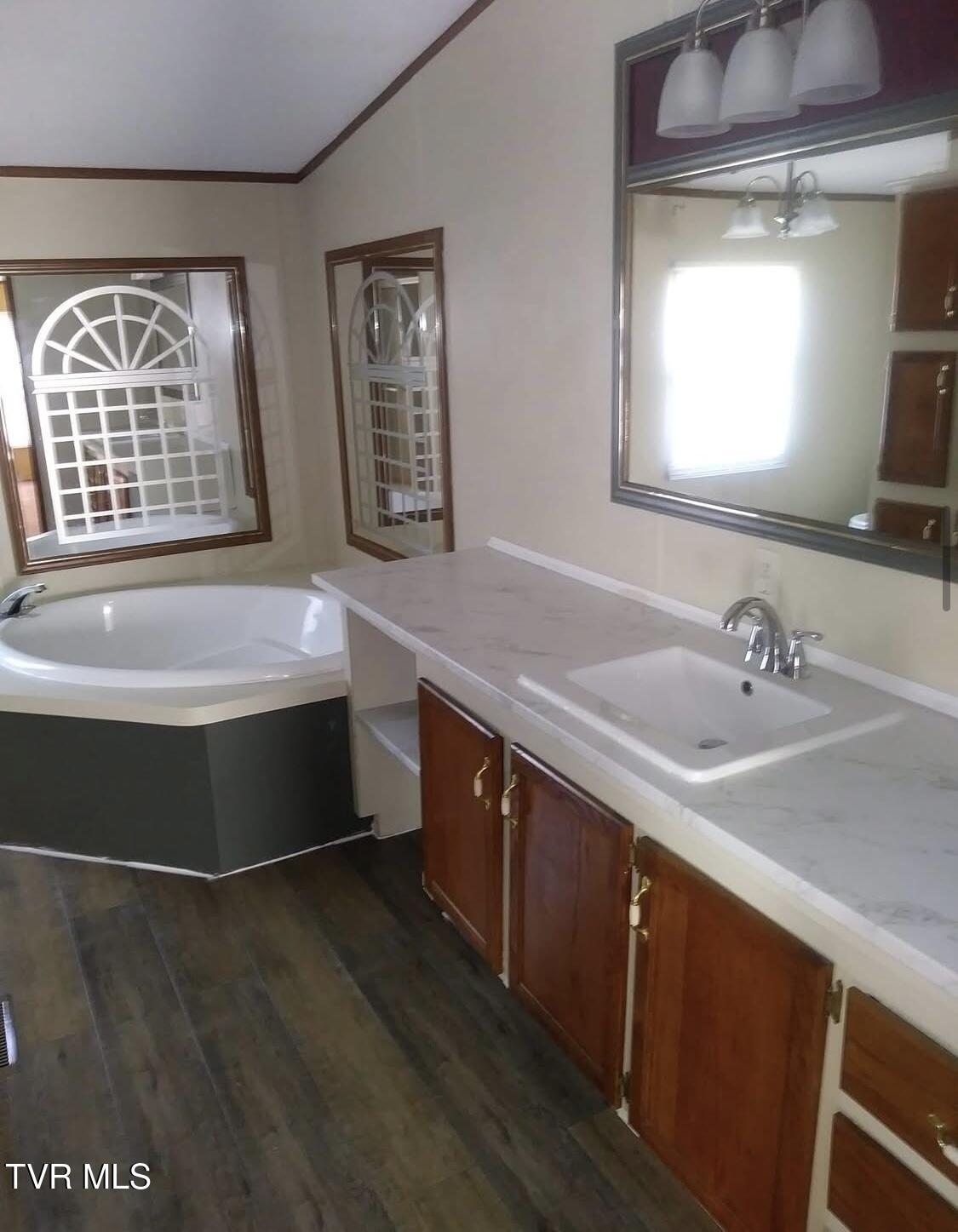 9823 Hollyfield Road Property Photo 13