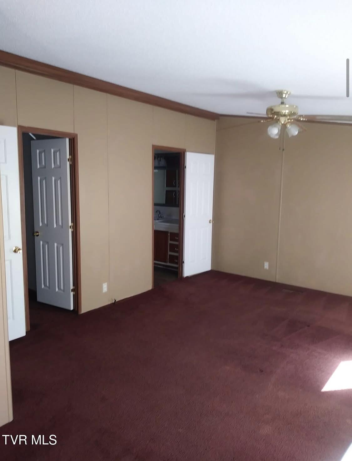 9823 Hollyfield Road Property Photo 14