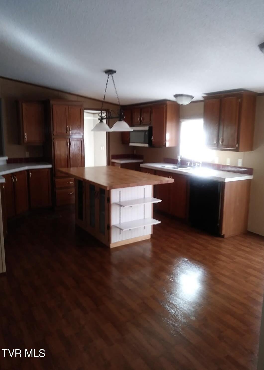9823 Hollyfield Road Property Photo 18