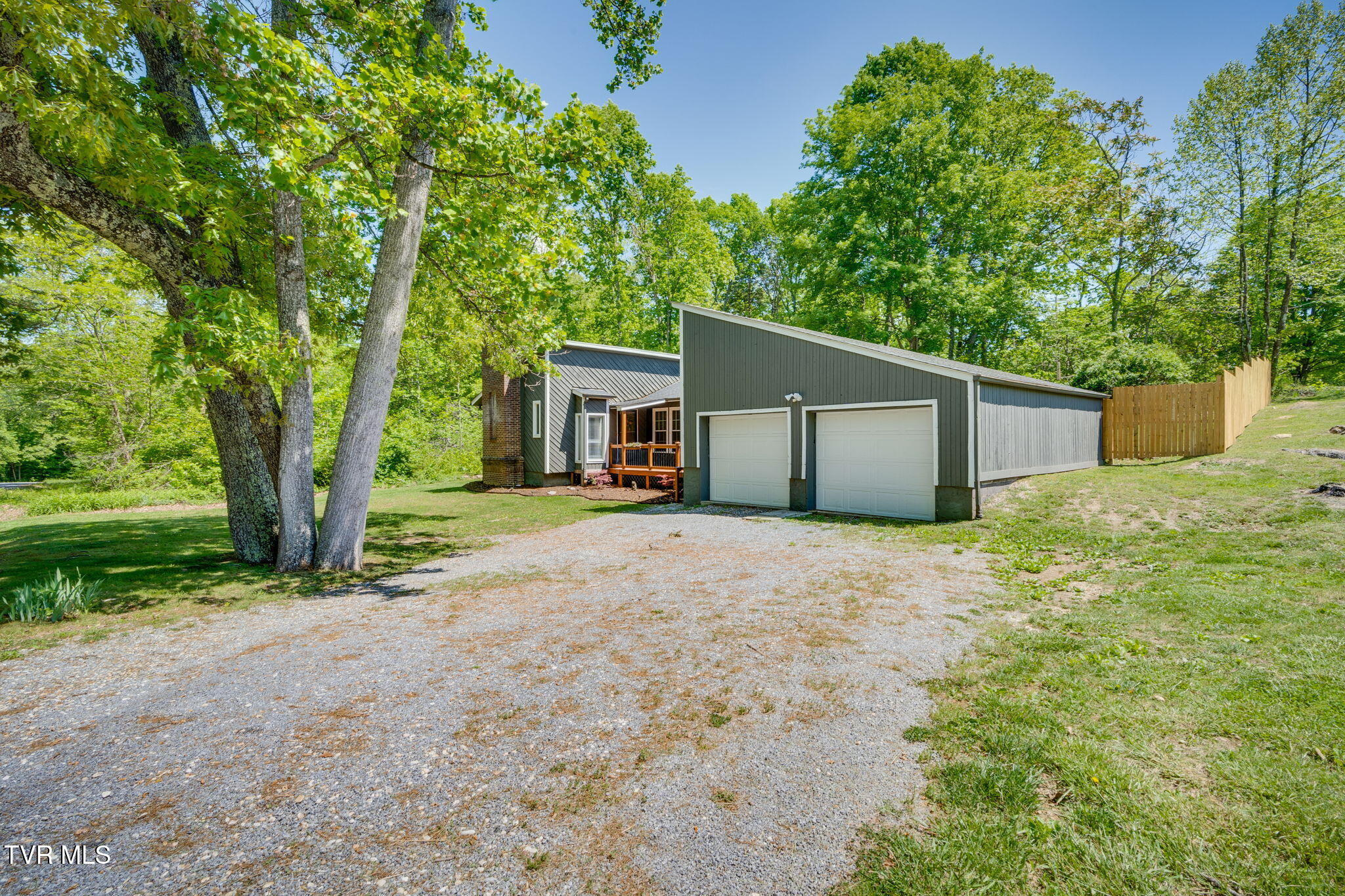 402 Easley Drive Property Photo 3