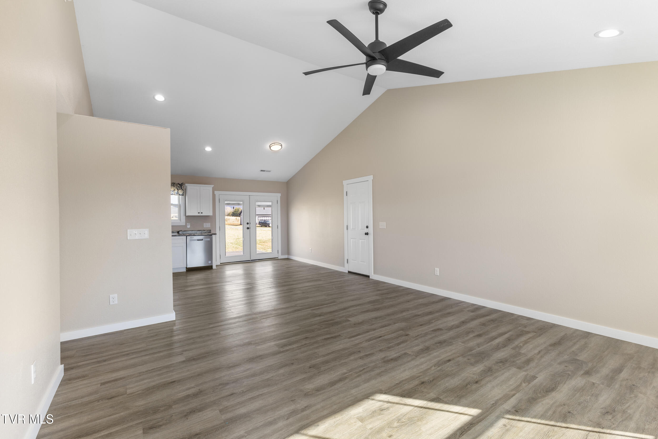 142 Owens Road Property Photo 8
