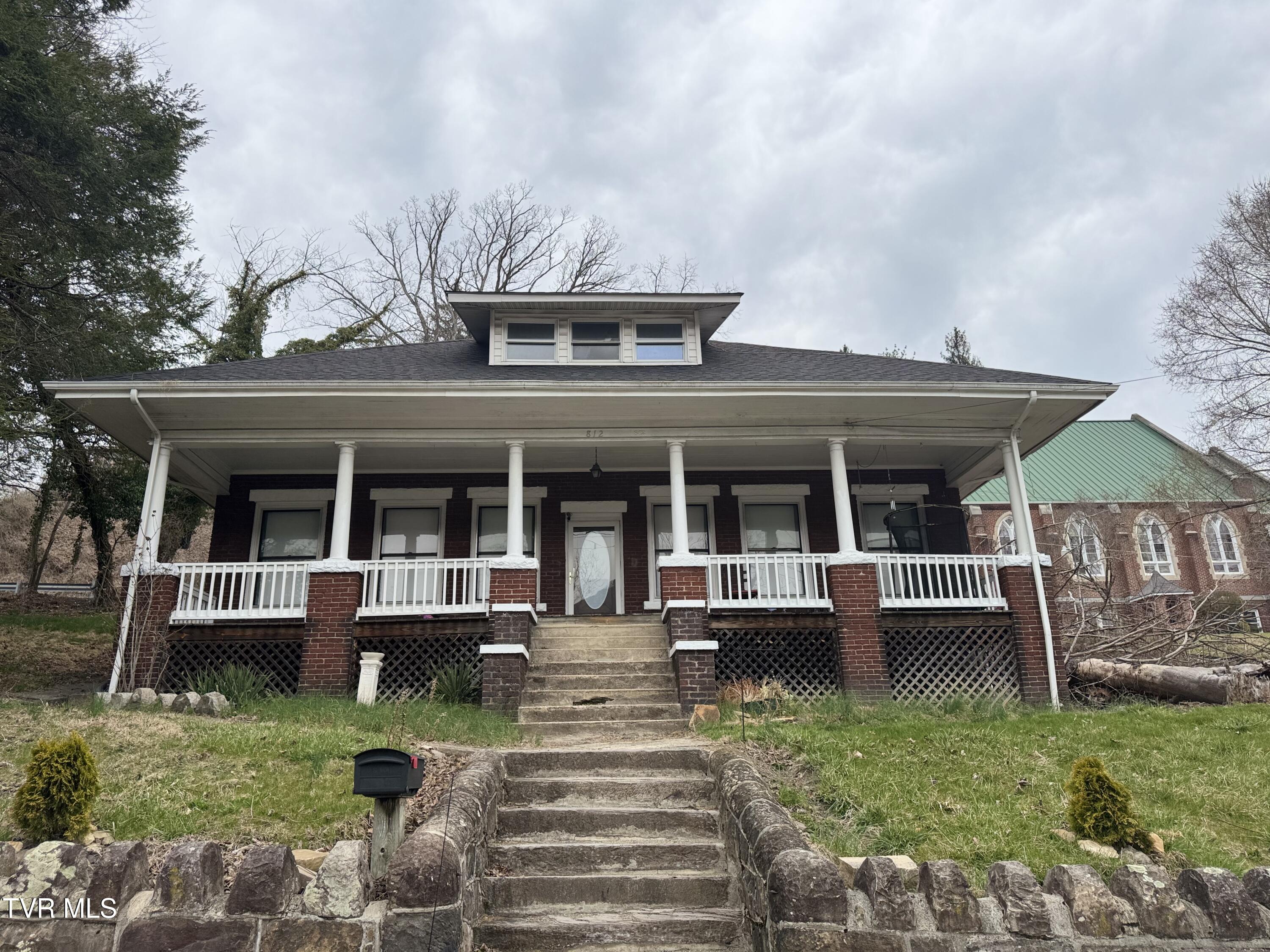 812 Northwest Virginia Avenue Property Photo