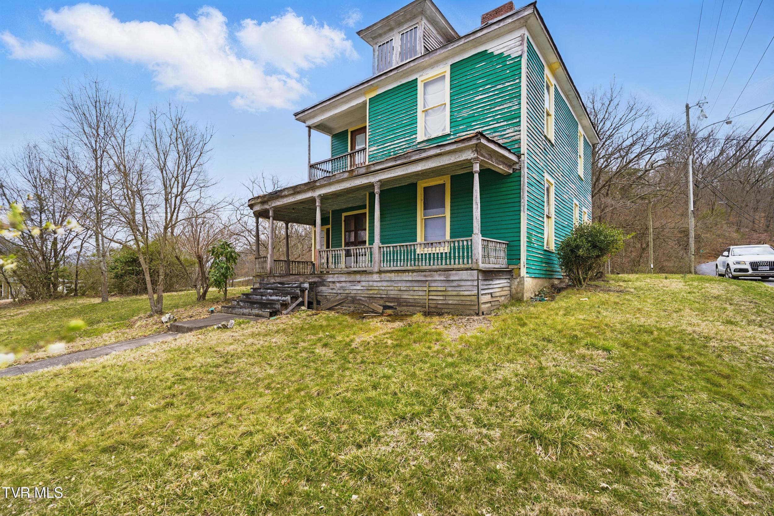 1030 Hill Street Property Photo 4
