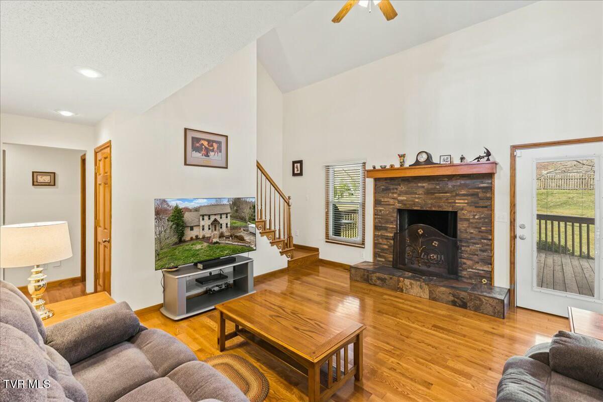 1712 Cooks Valley Road Property Photo 16