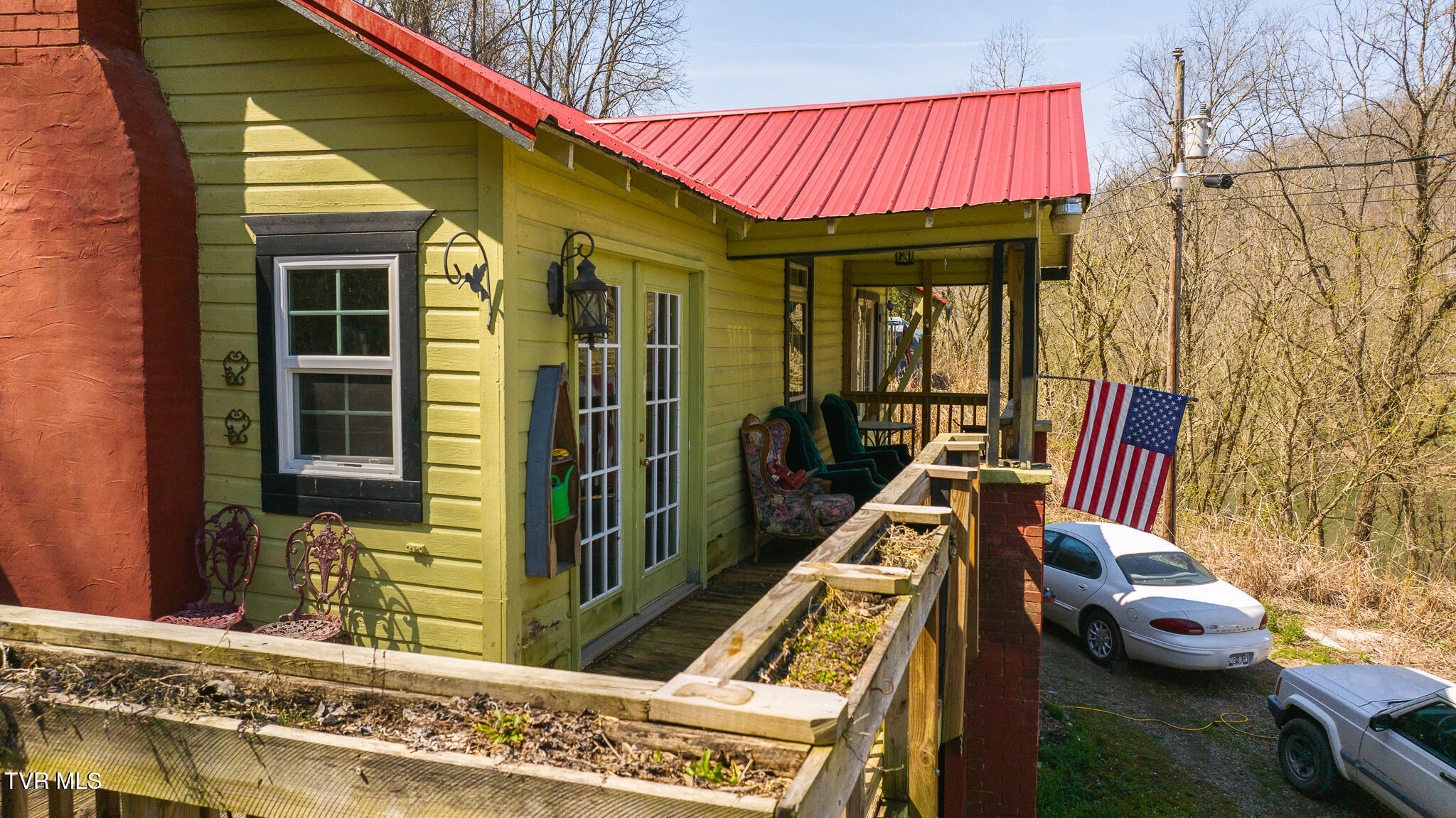 9950 Chestnut Ridge Road Property Photo 2