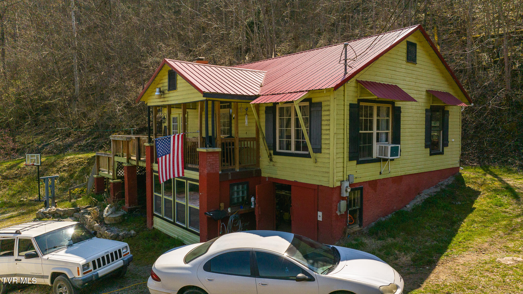 9950 Chestnut Ridge Road Property Photo 3