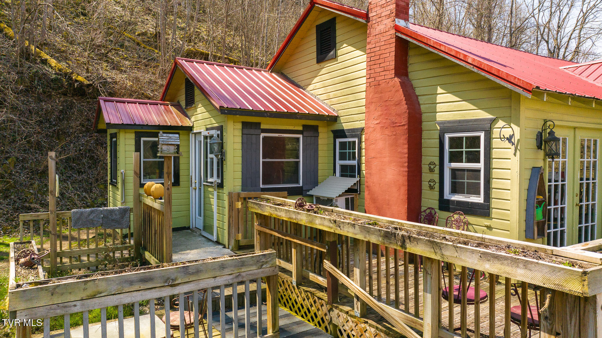 9950 Chestnut Ridge Road Property Photo 4