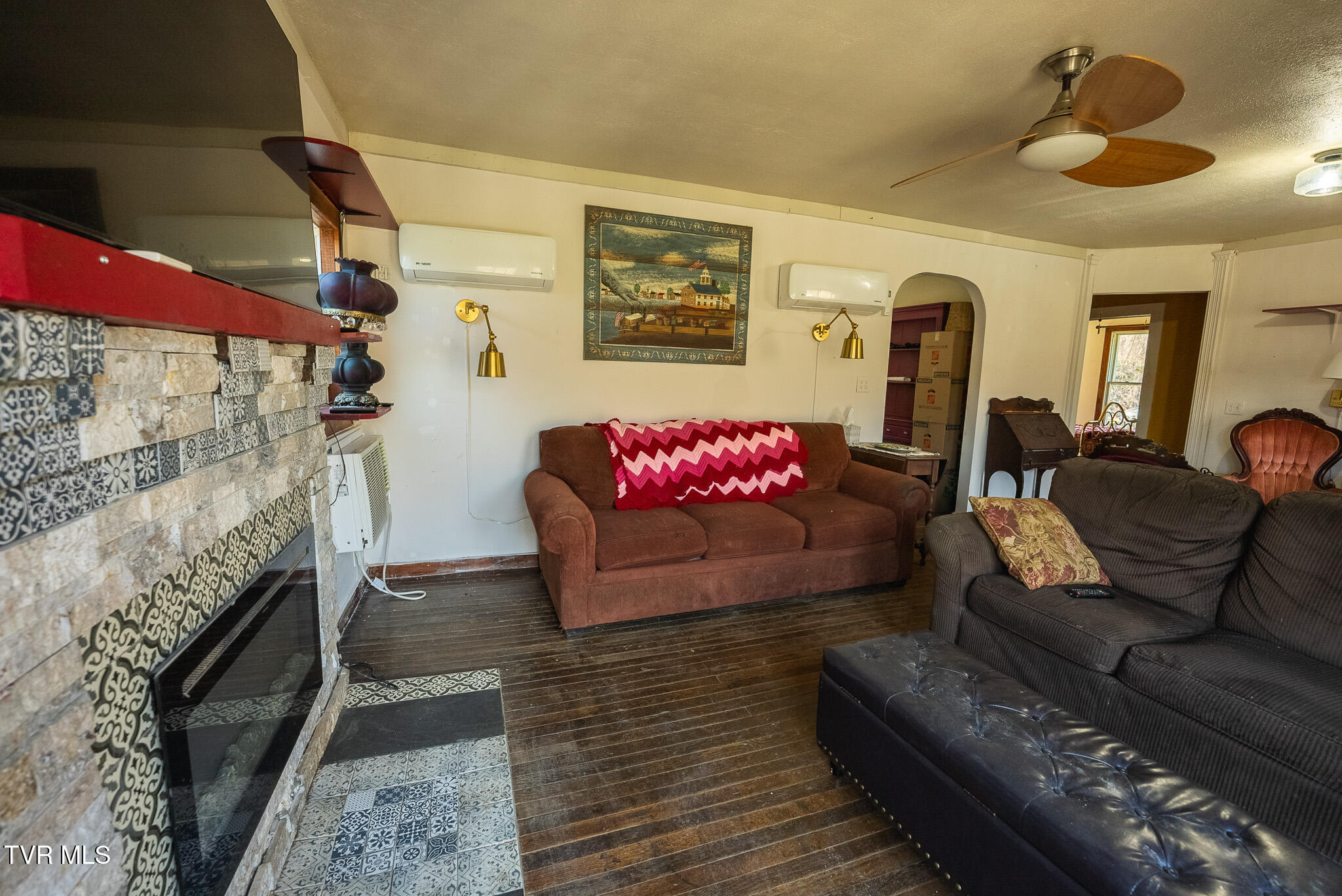9950 Chestnut Ridge Road Property Photo 5