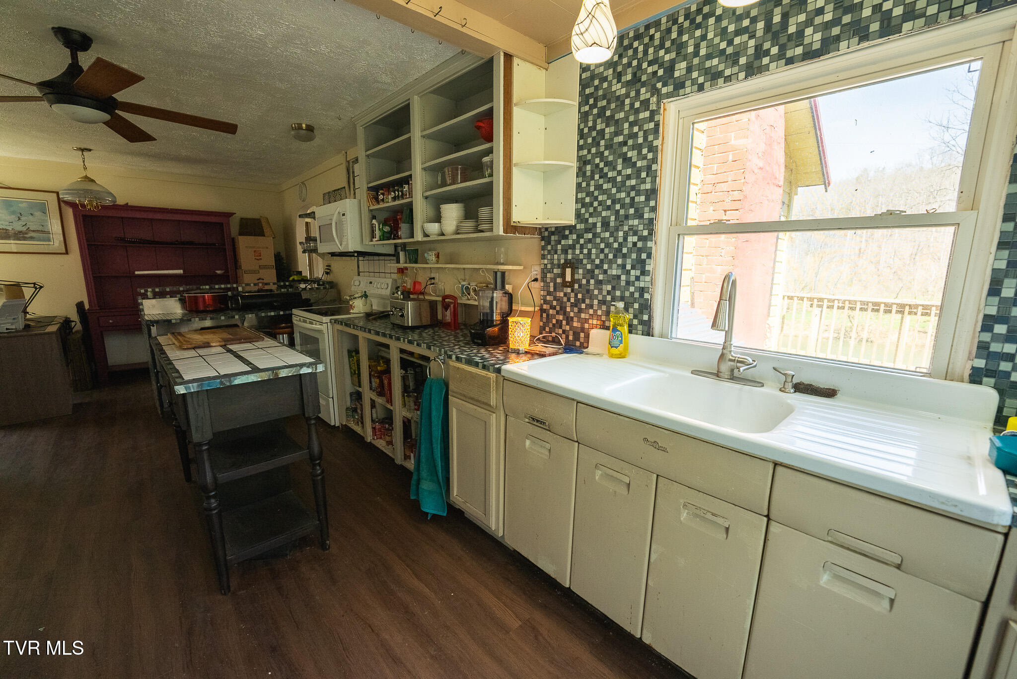 9950 Chestnut Ridge Road Property Photo 9