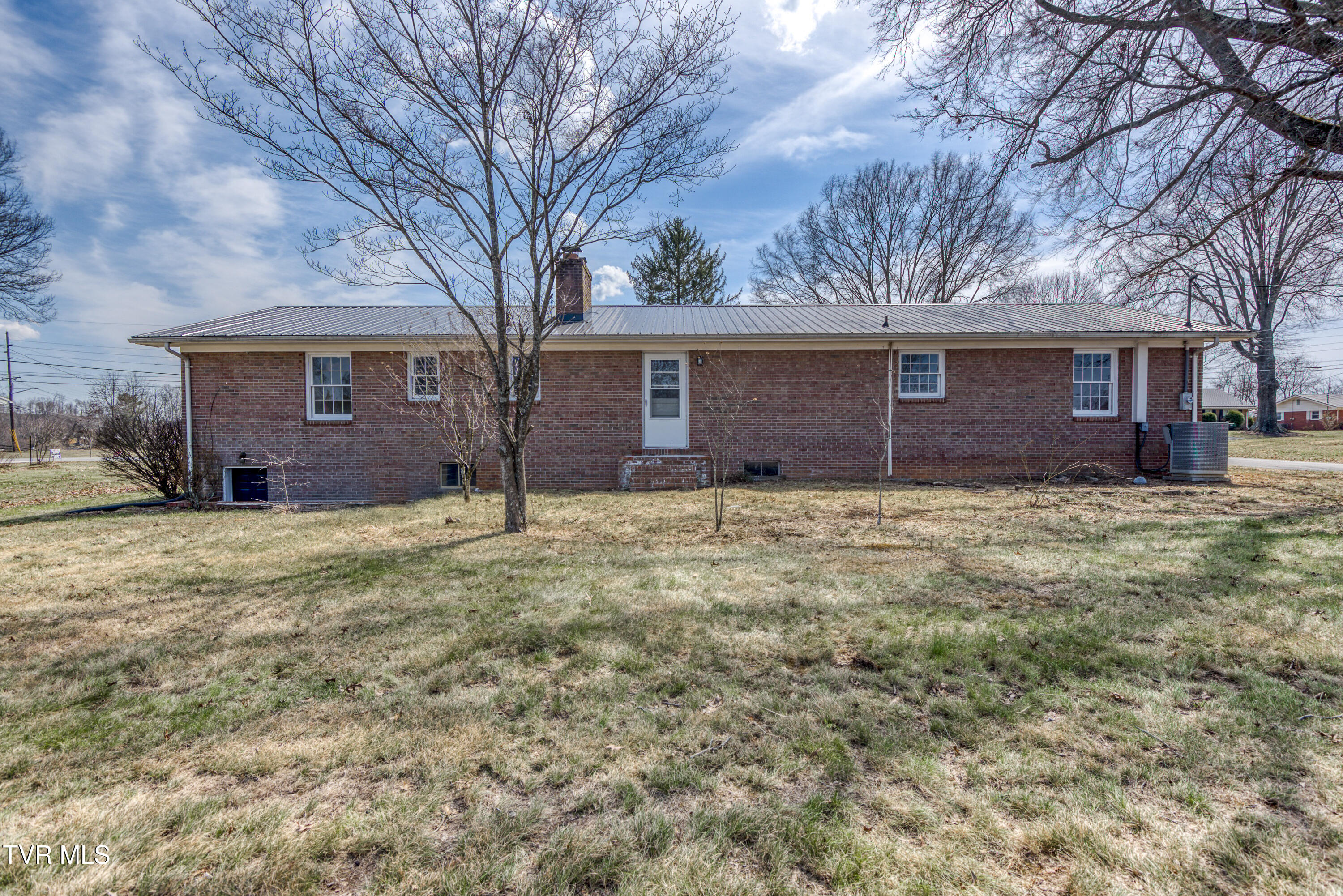 867 Northeast Wayne Avenue Property Photo 3
