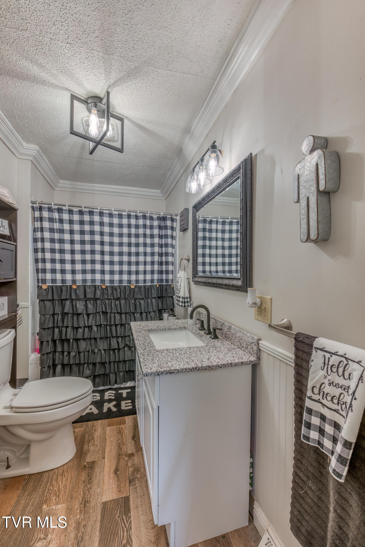 526 Division Street Property Photo 9