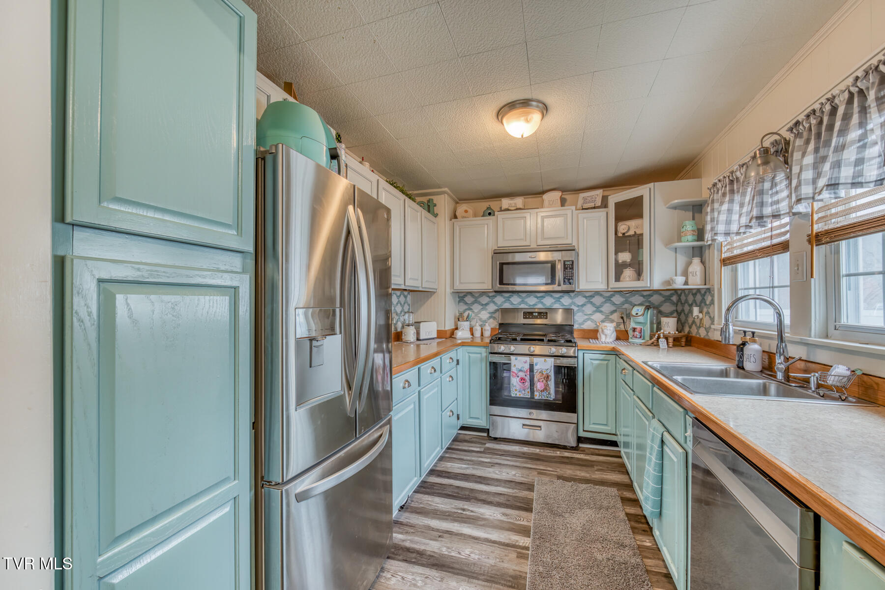 526 Division Street Property Photo 18