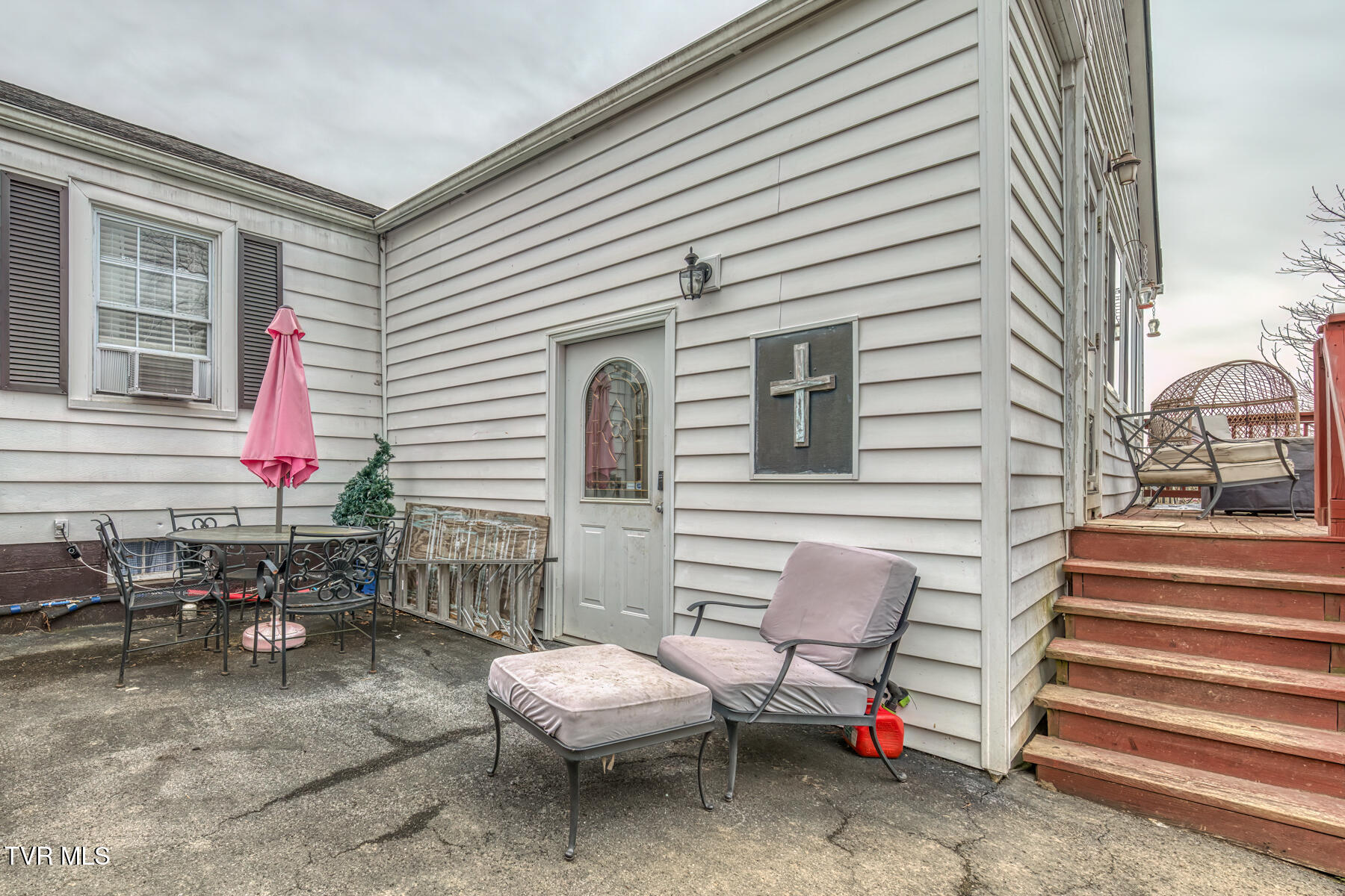 526 Division Street Property Photo 32