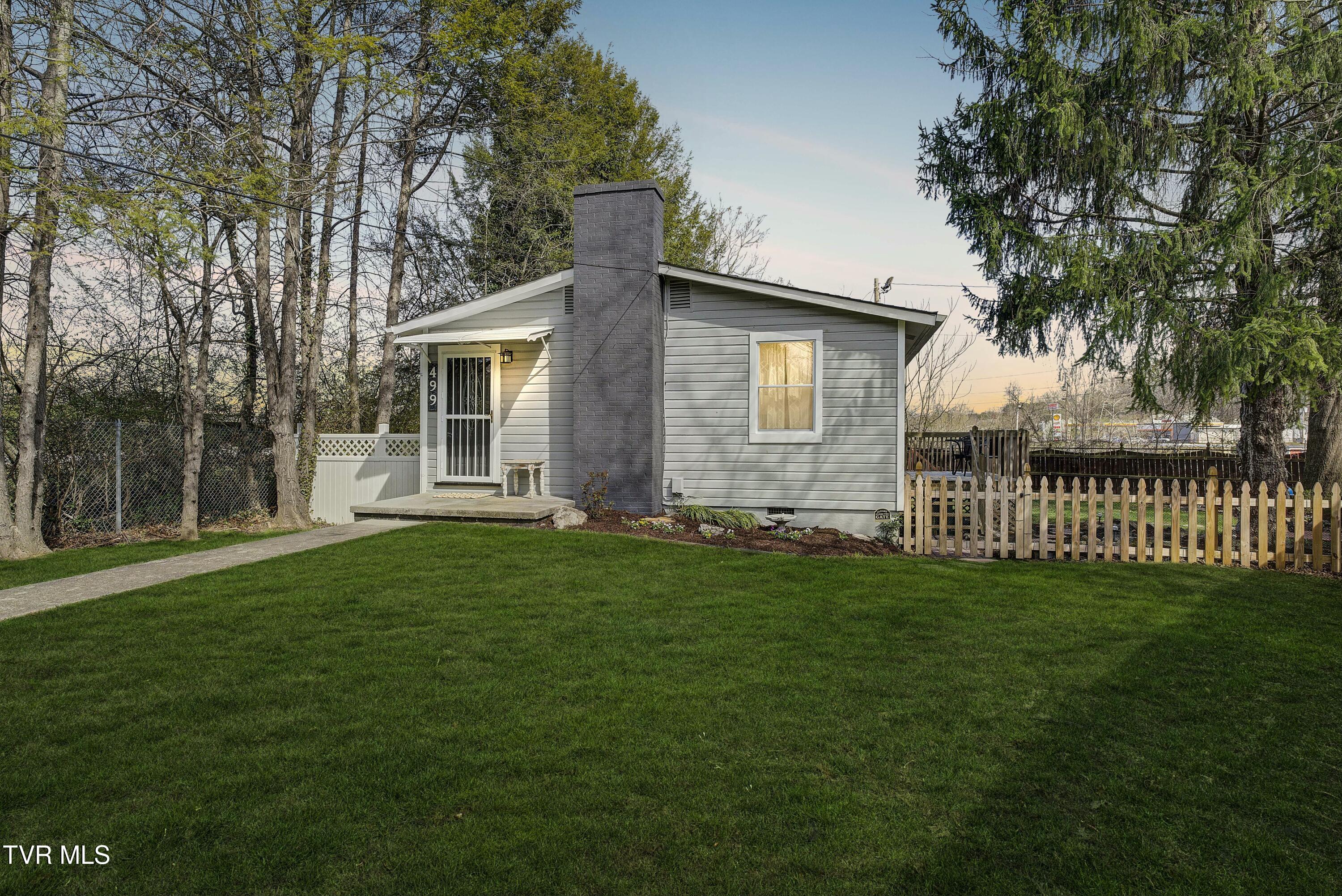 499 Twin Oaks Drive Property Photo 1