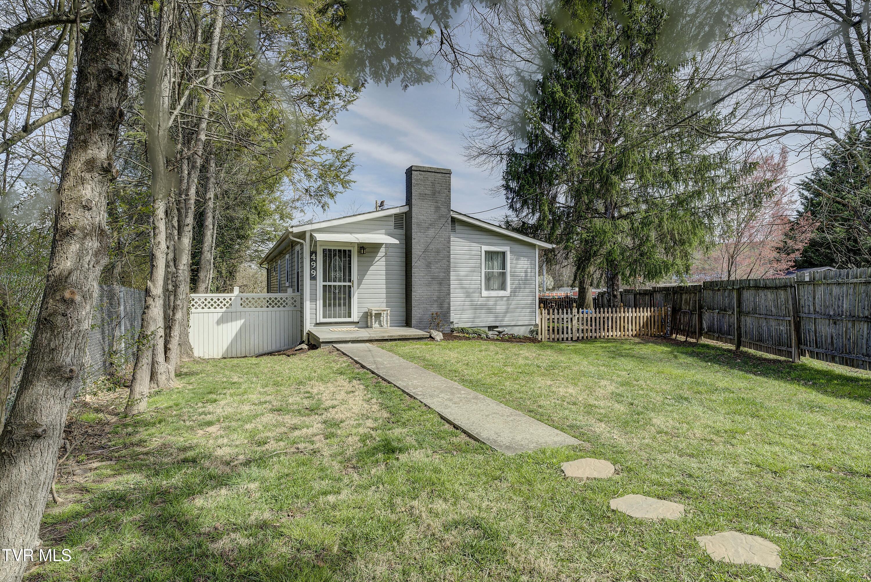 499 Twin Oaks Drive Property Photo 2
