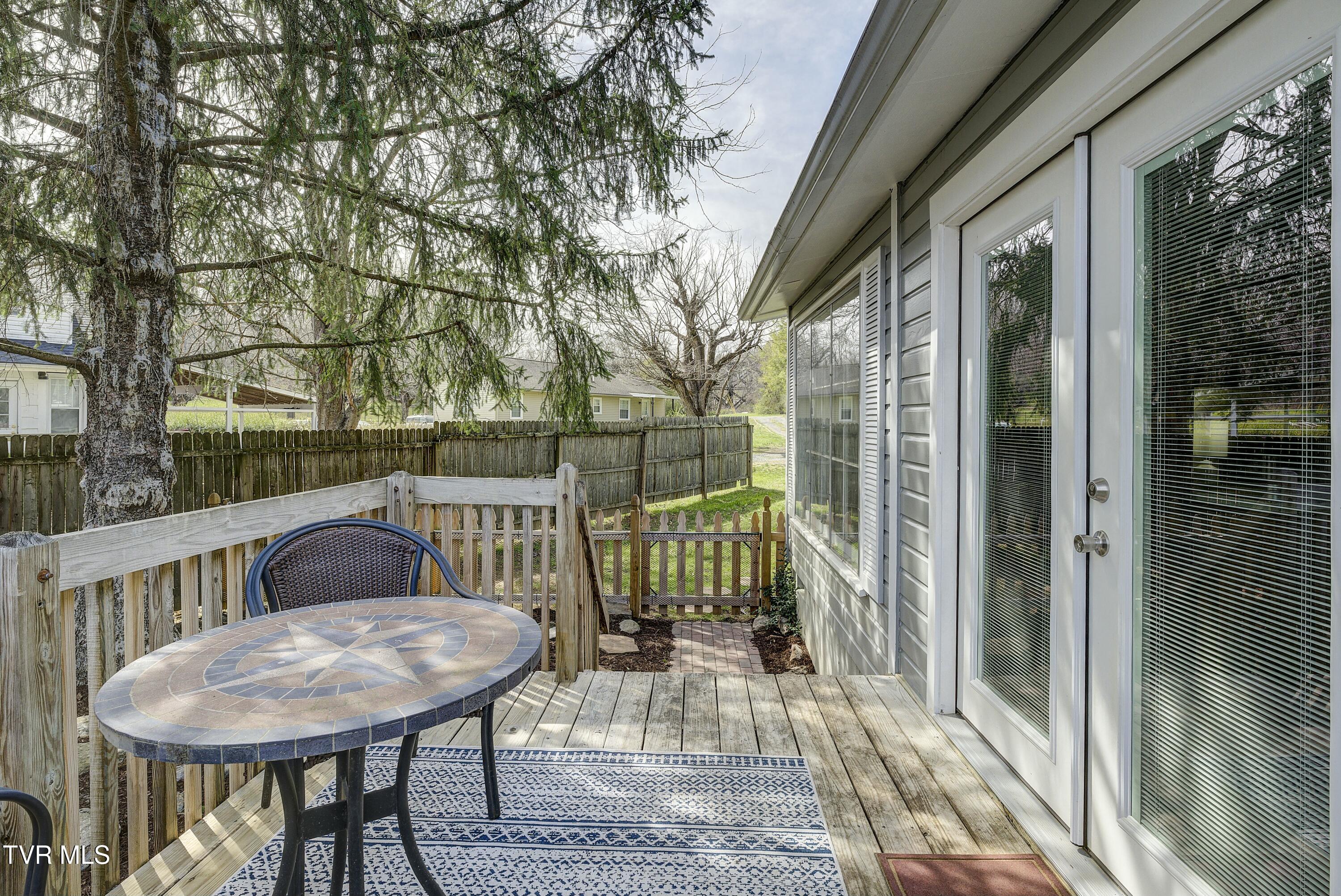 499 Twin Oaks Drive Property Photo 13