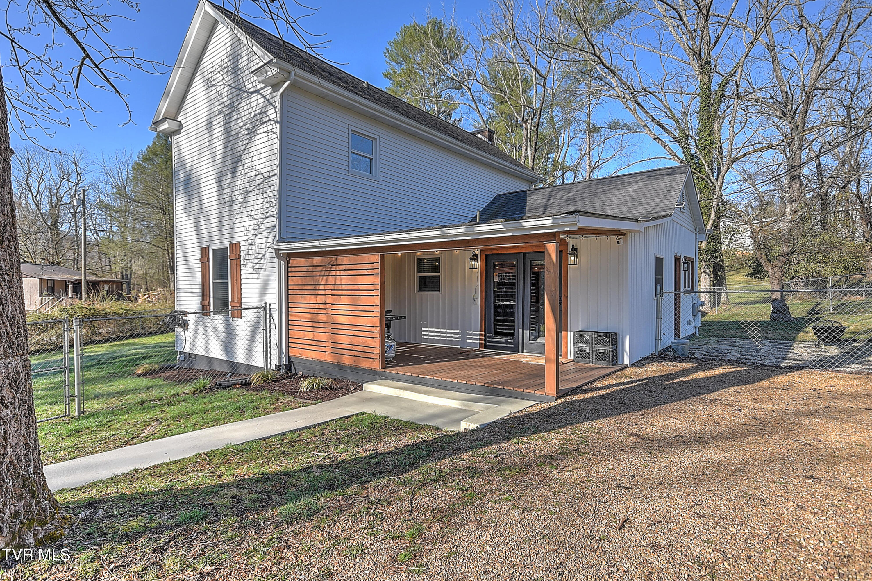 371 Glenwood Road Property Photo 6
