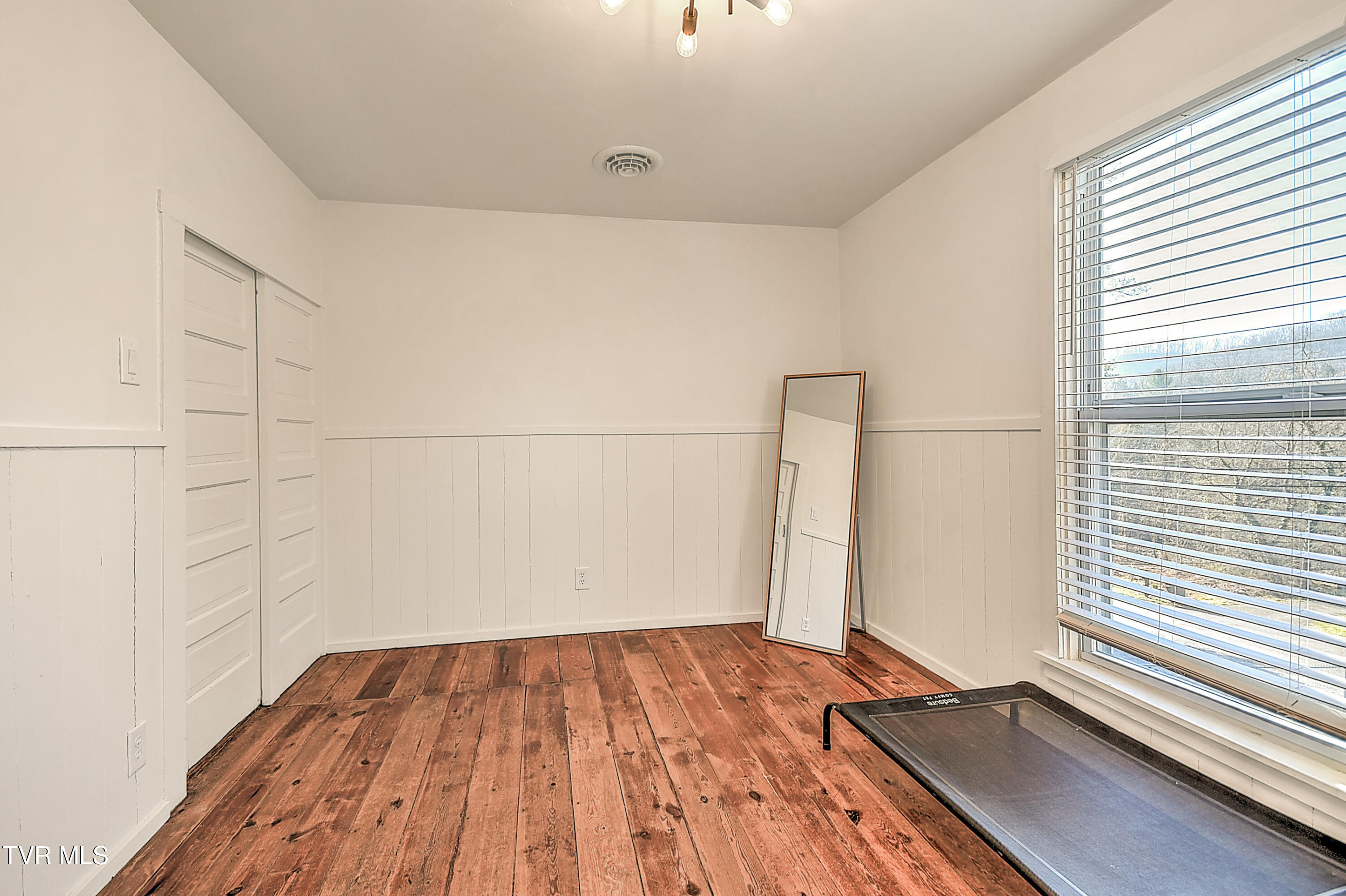 371 Glenwood Road Property Photo 32