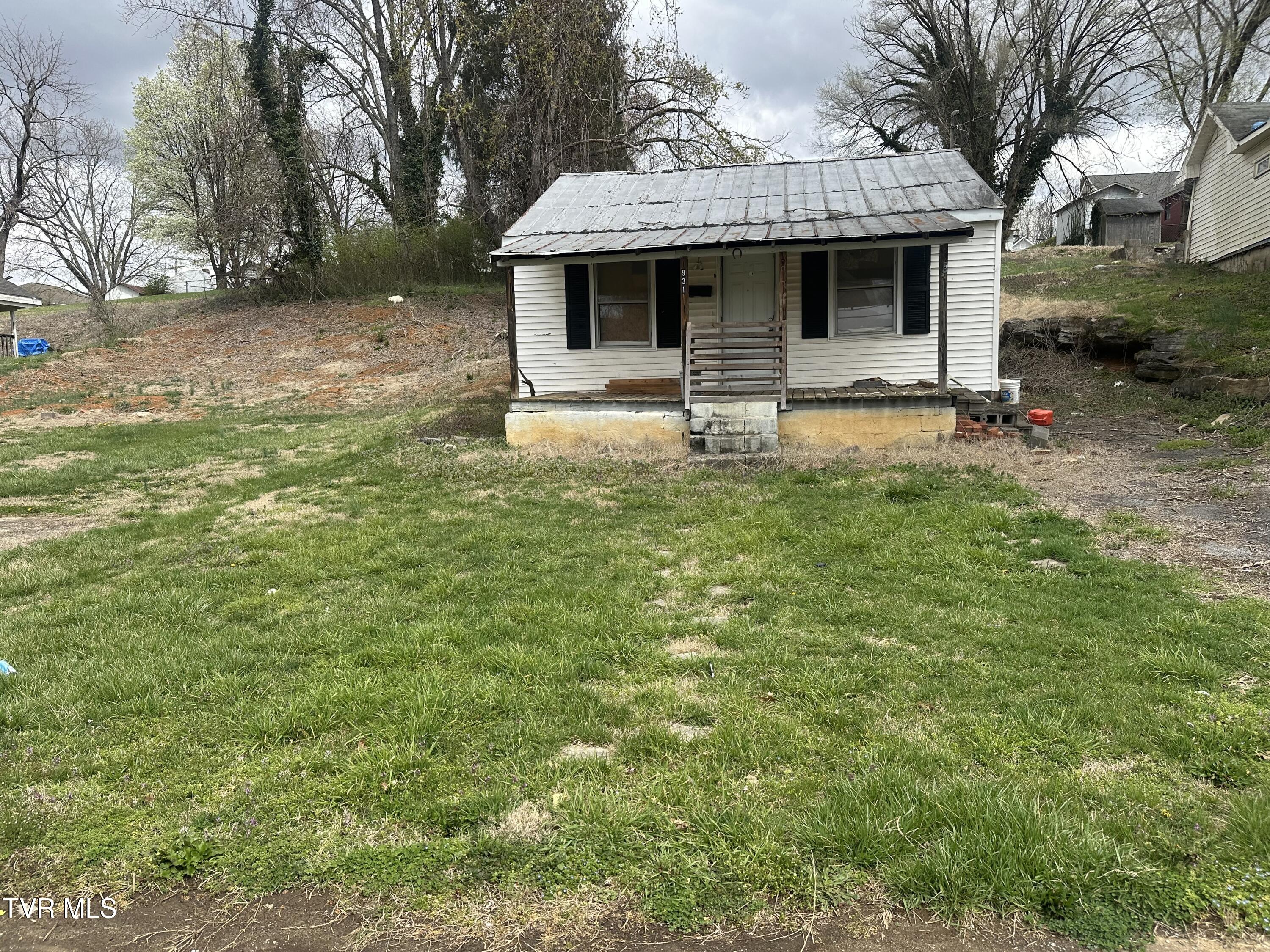 931 Riverside Avenue Property Photo 1