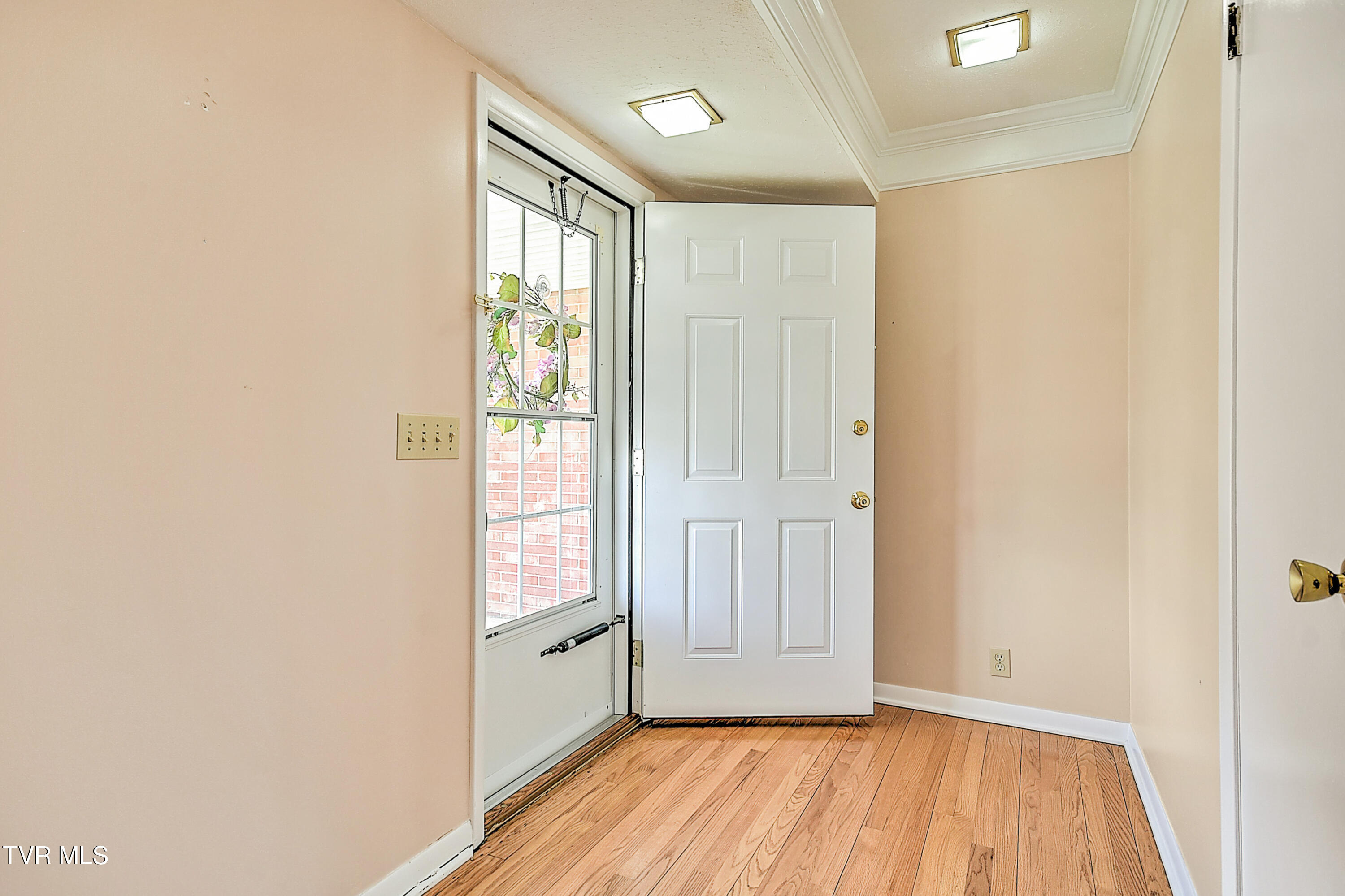 5912 Cochise Trail Property Photo 4