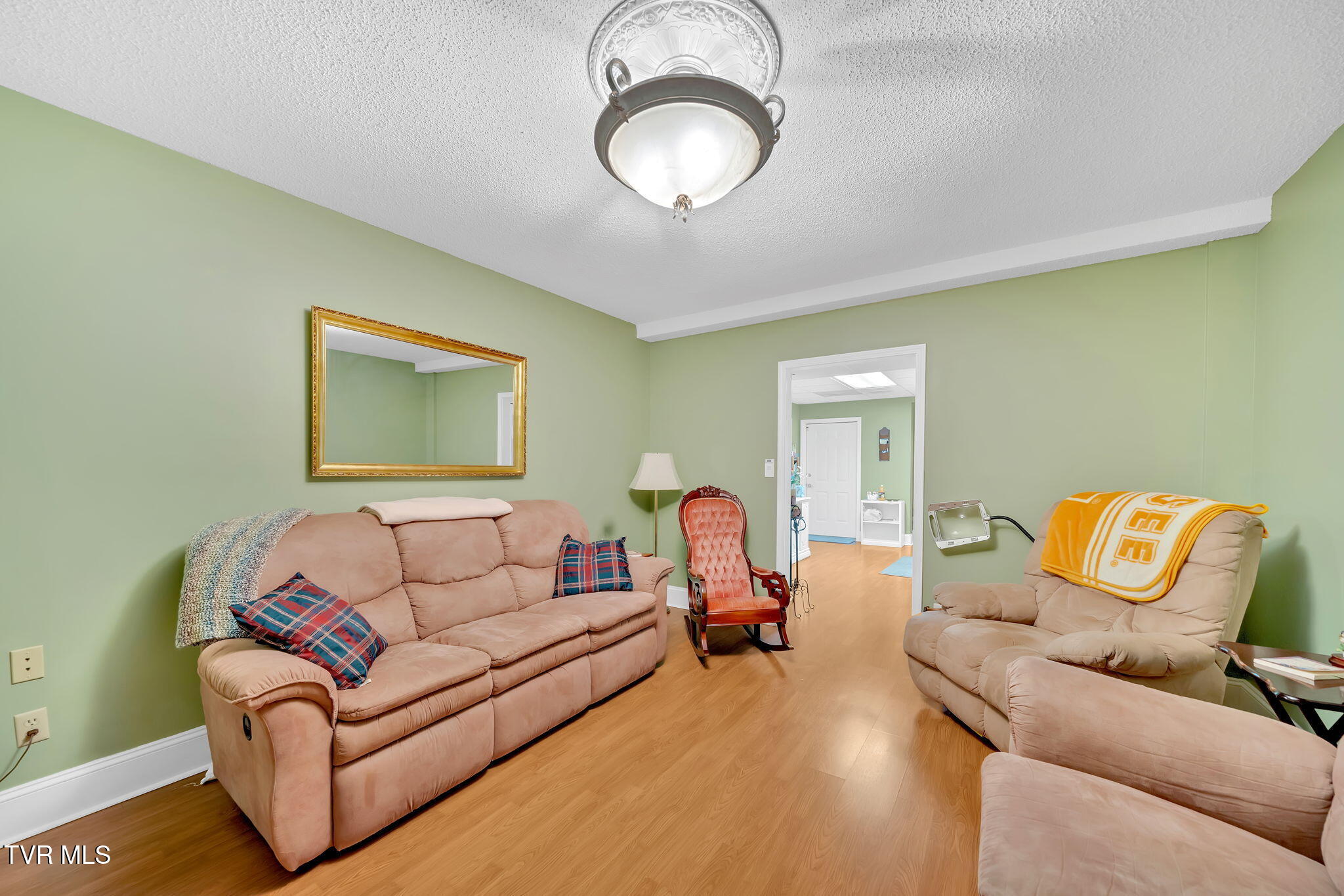 2734 East Oakland Avenue Property Photo 11