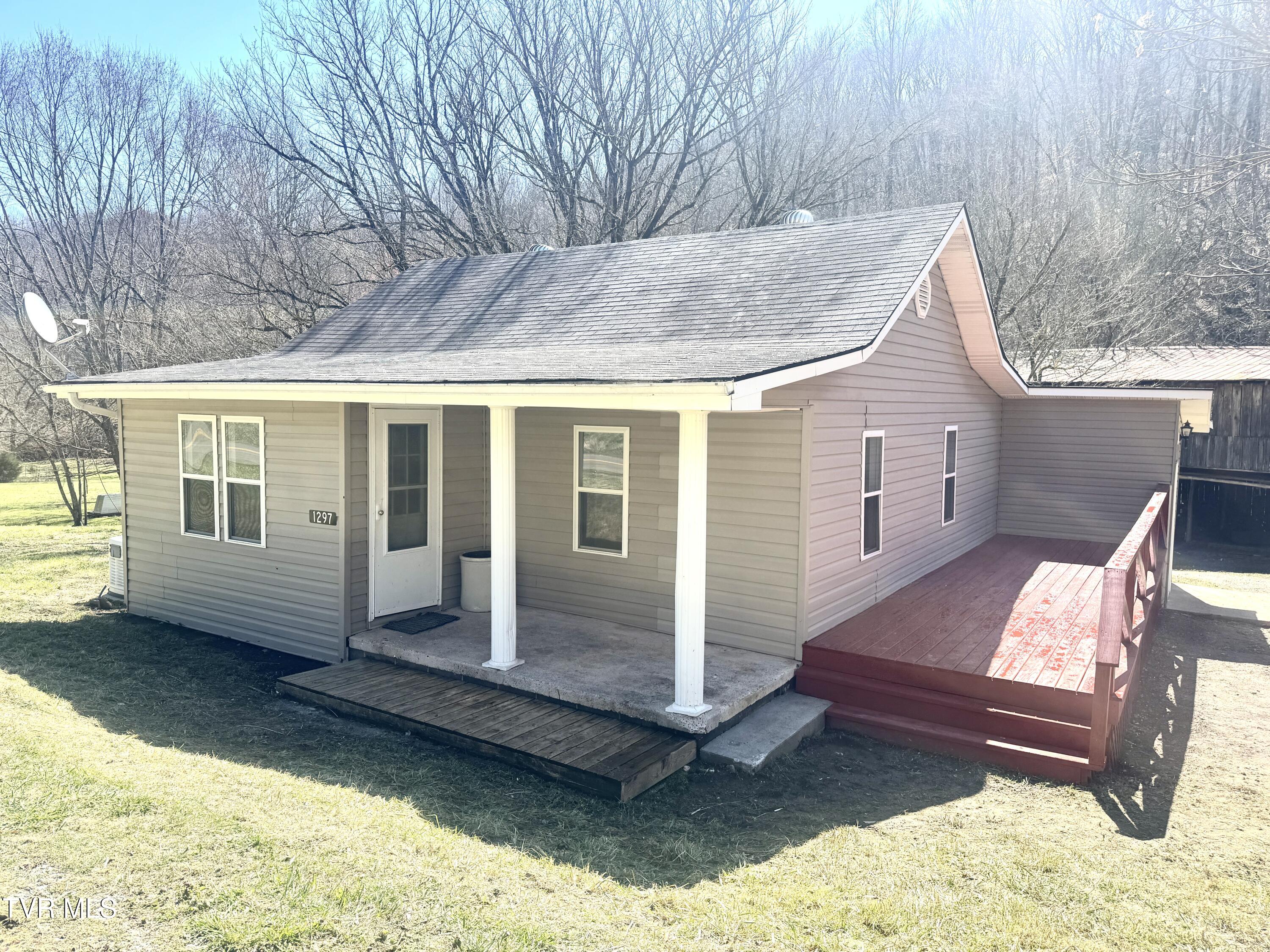 1297 Dry Creek Road Property Photo 2